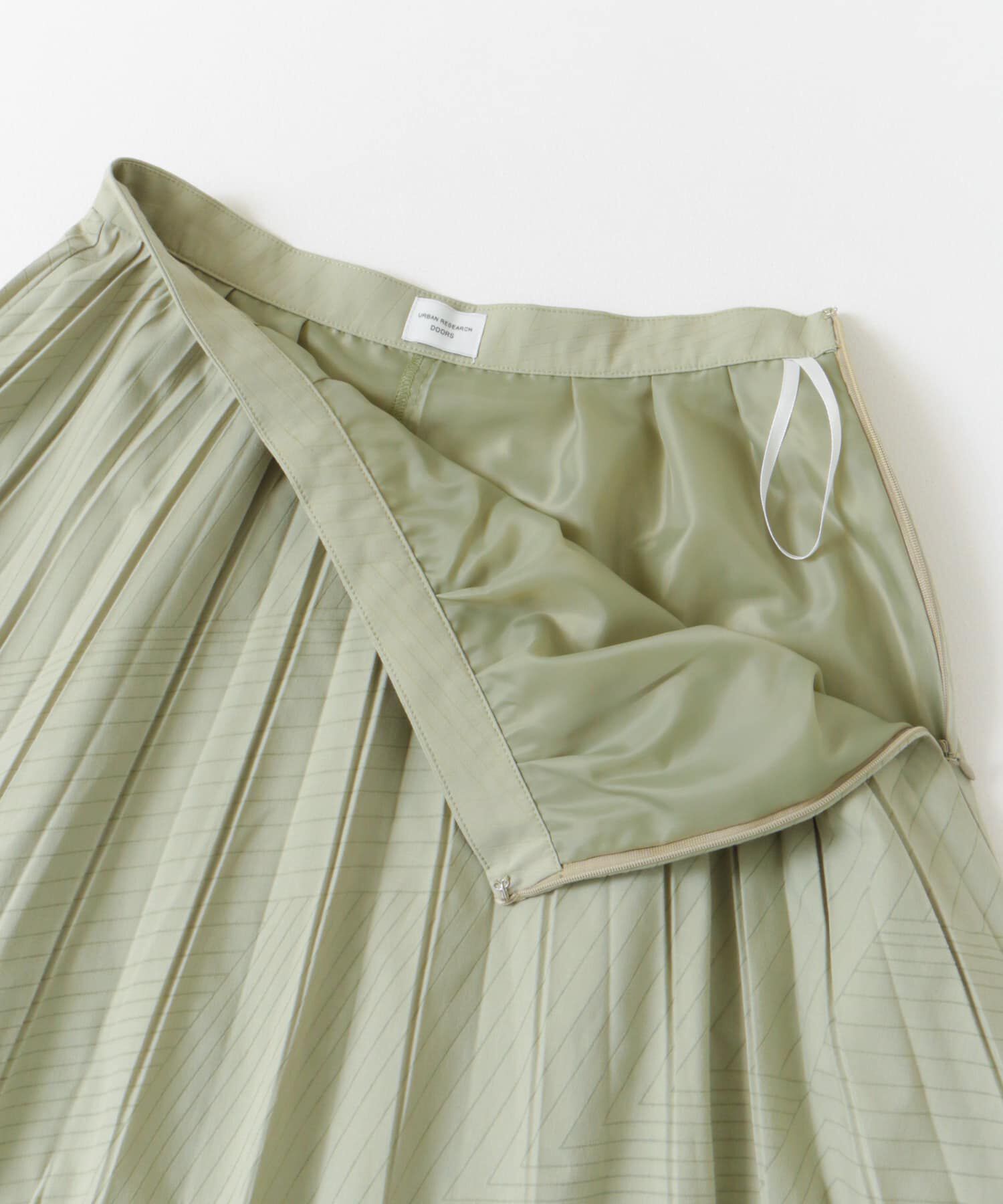 URBAN RESEARCH DOORS「オパール加工変形プリーツスカート」|スカート|