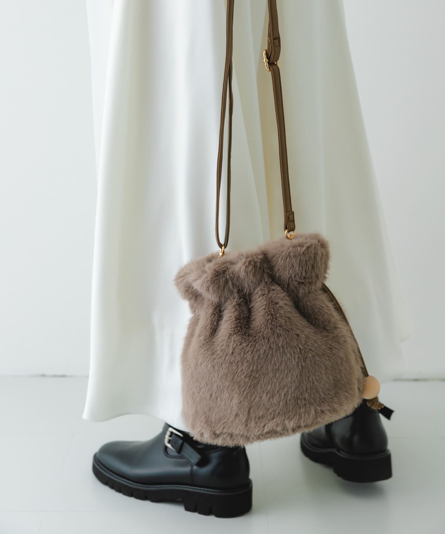 RODE SKO「ウッドボールキンチャクファーバッグ」|スカート|