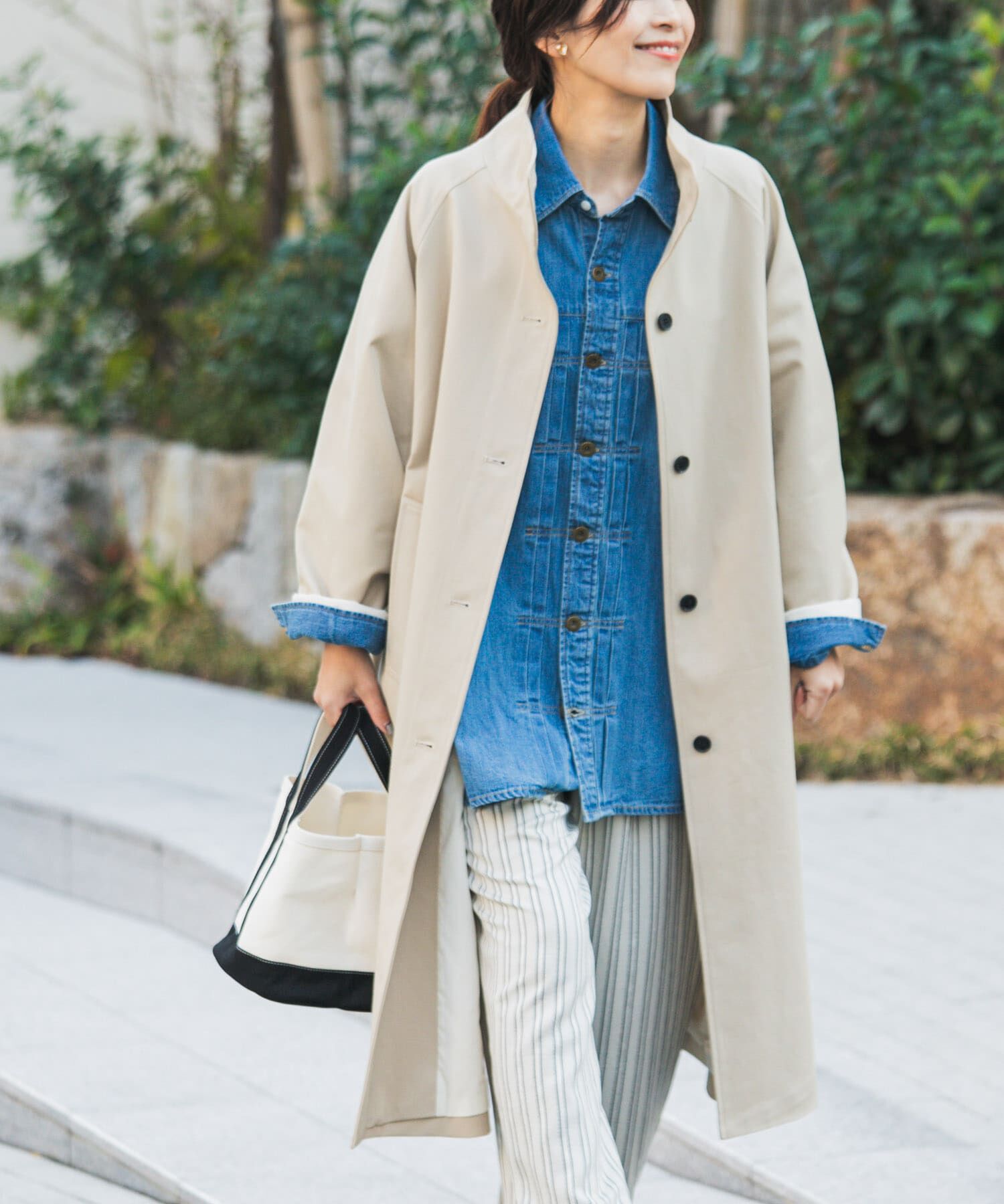 URBAN RESEARCH DOORS「BACKヨークスタンドカラーコート」|ノーカラーコート|ライトベージュ