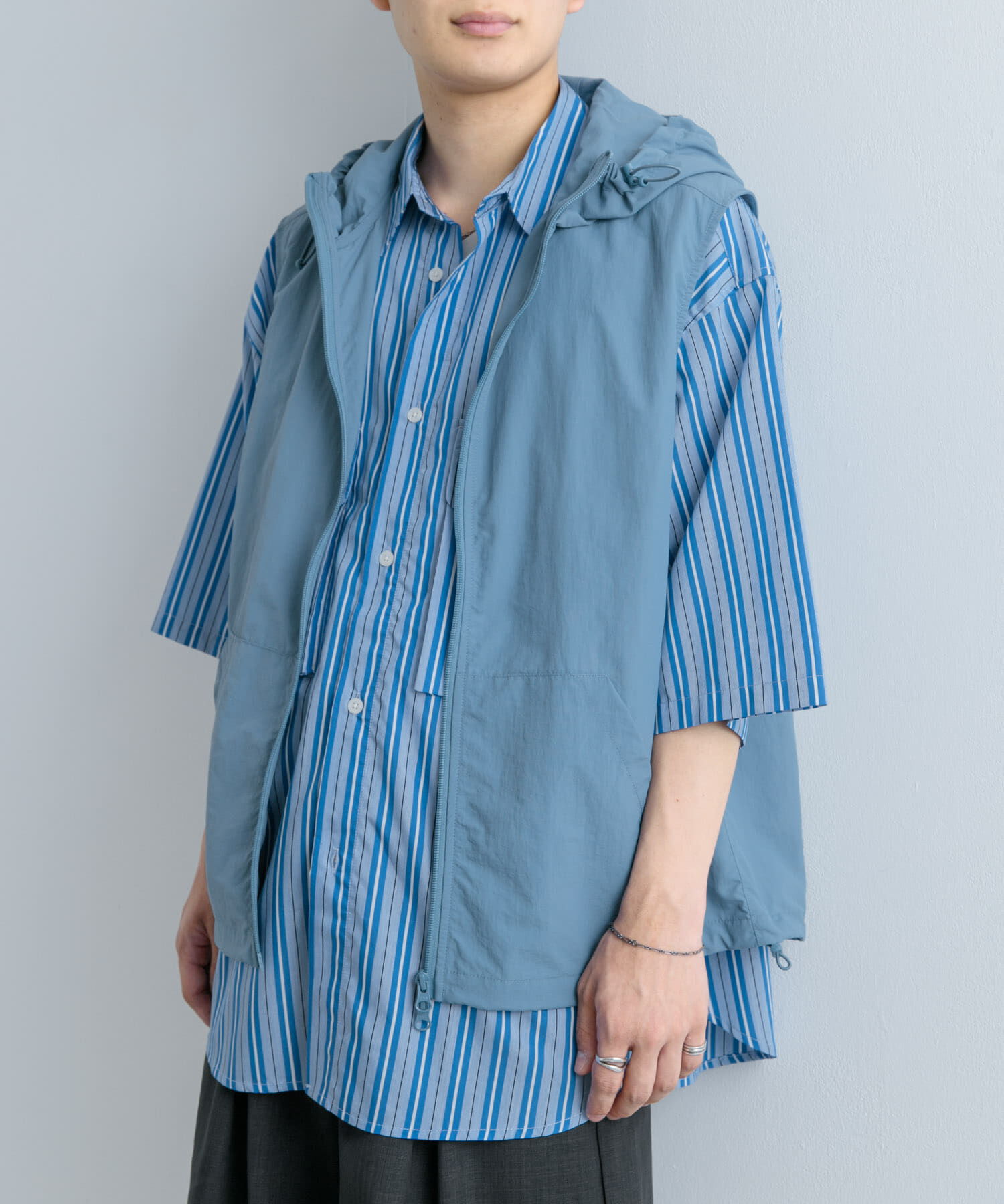 SENSE OF PLACE by URBAN RESEARCH「『セットアップ対応』ナイロンフーデッドトラックベスト」|ノーカラーコート|