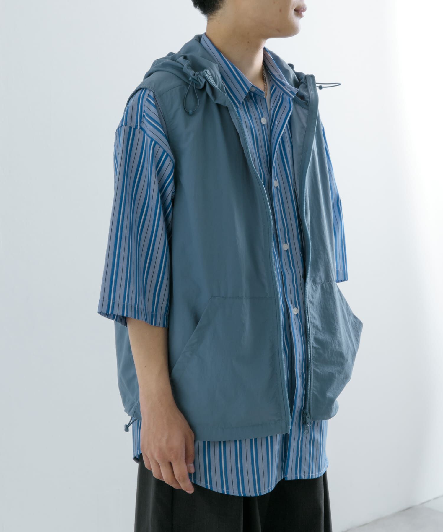 SENSE OF PLACE by URBAN RESEARCH「『セットアップ対応』ナイロンフーデッドトラックベスト」|ノーカラーコート|