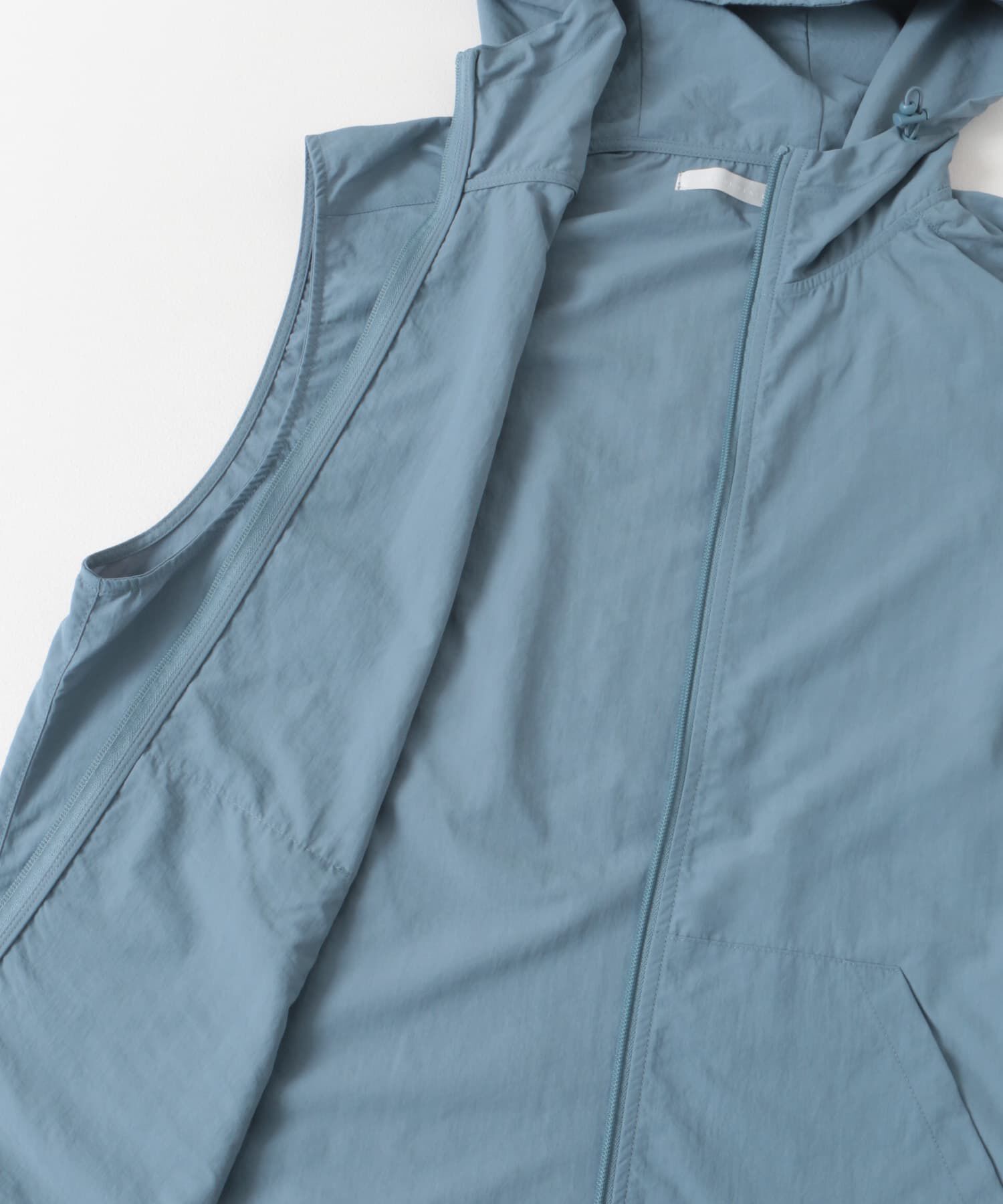 SENSE OF PLACE by URBAN RESEARCH「『セットアップ対応』ナイロンフーデッドトラックベスト」|ノーカラーコート|