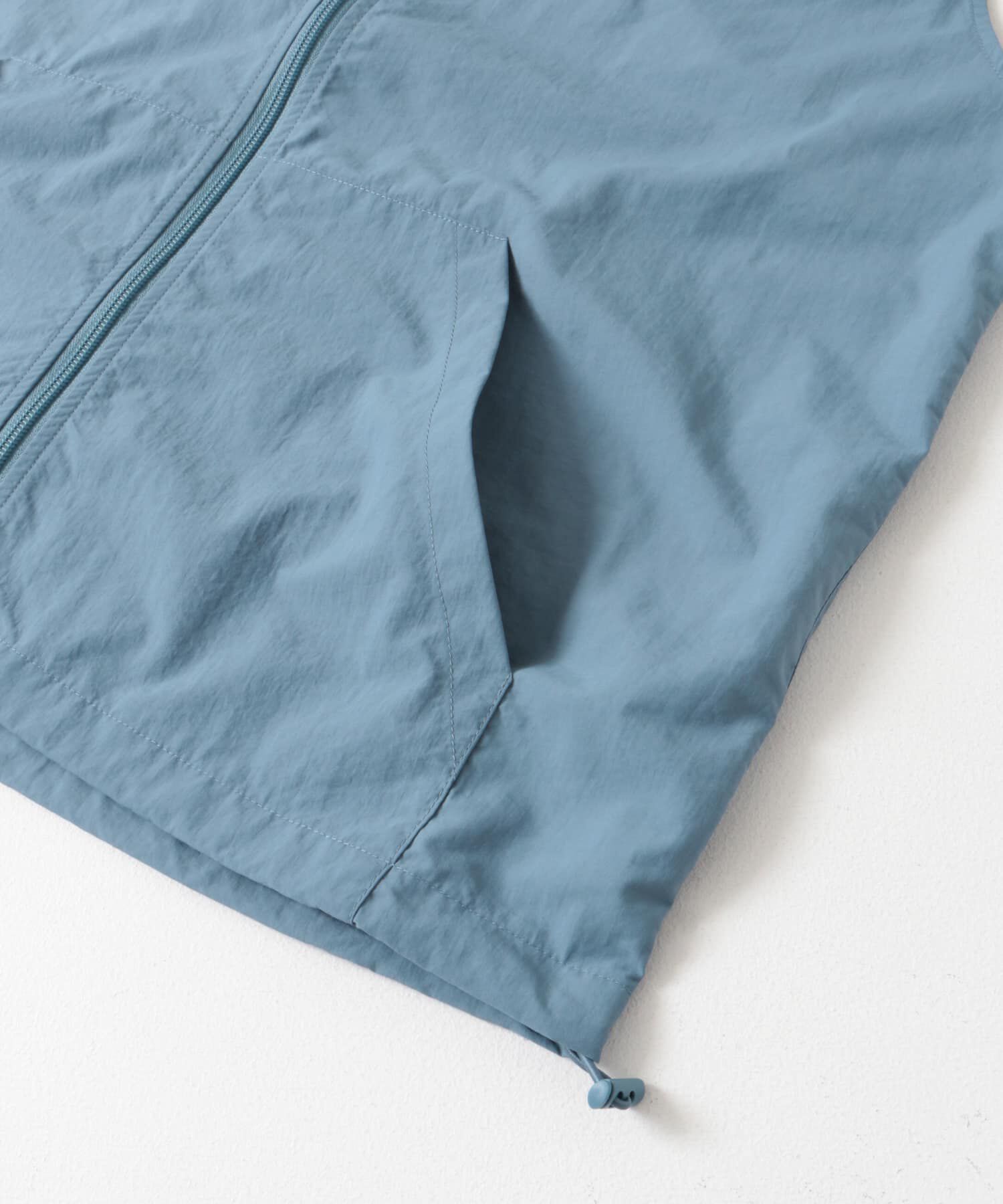 SENSE OF PLACE by URBAN RESEARCH「『セットアップ対応』ナイロンフーデッドトラックベスト」|ノーカラーコート|