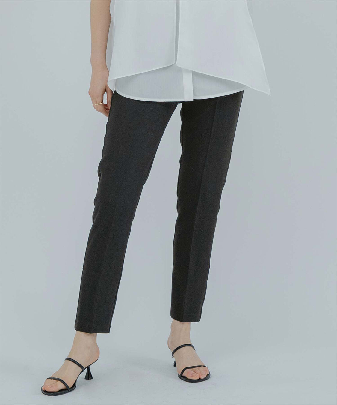 ur's「センタープレススティックパンツ」|スラックス|ブラック