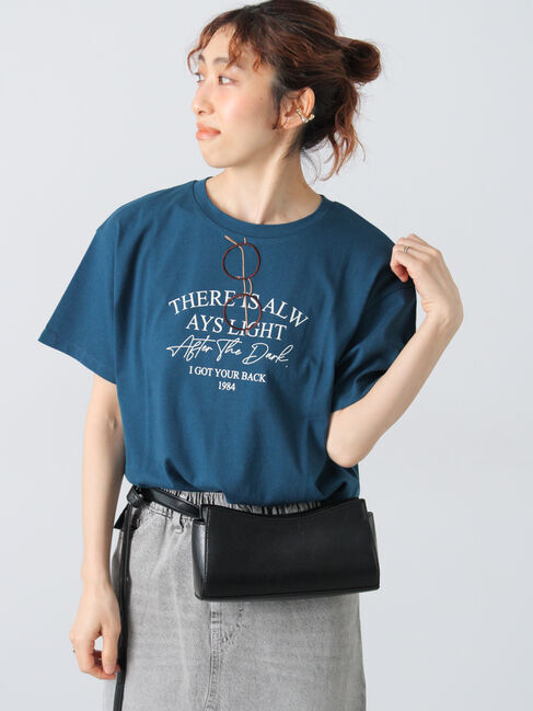 Lugnoncure「メガネ刺繍Tシャツ」|Tシャツ・カットソー|ブルー
