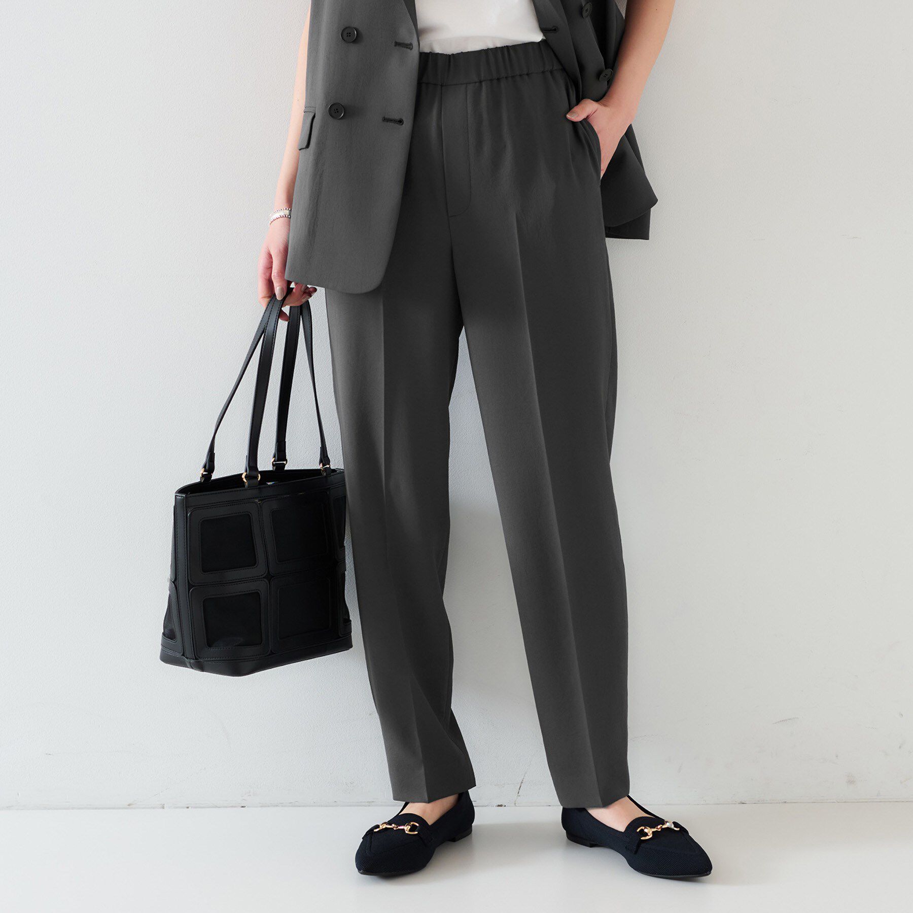 UNTITLED「【セットアップ可能/接触冷感/イージーケア/ウエストゴム仕様】リラクミスト テーパードパンツ」|その他|チャコールグレー(0