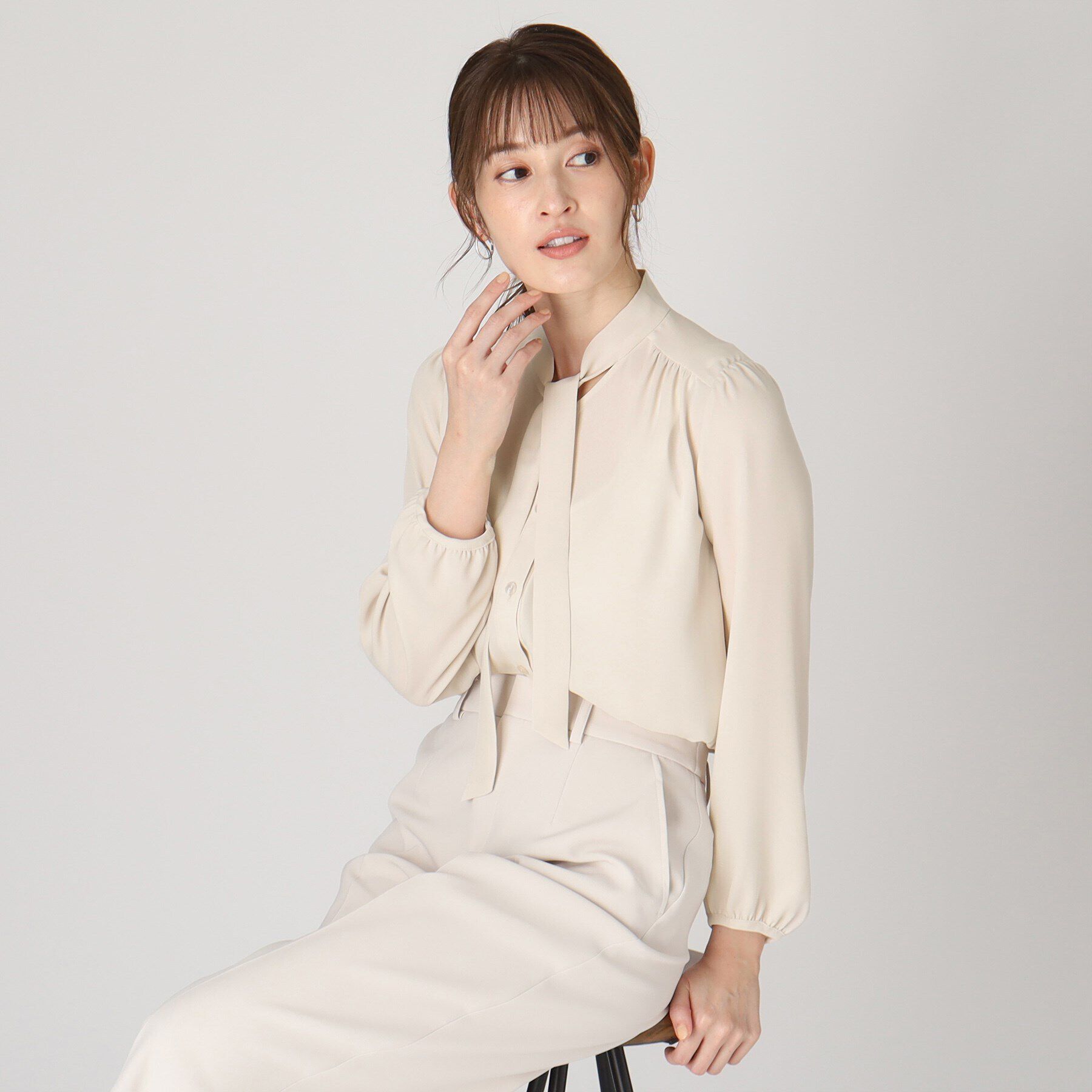 COUP DE CHANCE「【洗える／日本製】女性らしい細ボウタイブラウス」|シャツ・ブラウス|グレージュ(050)