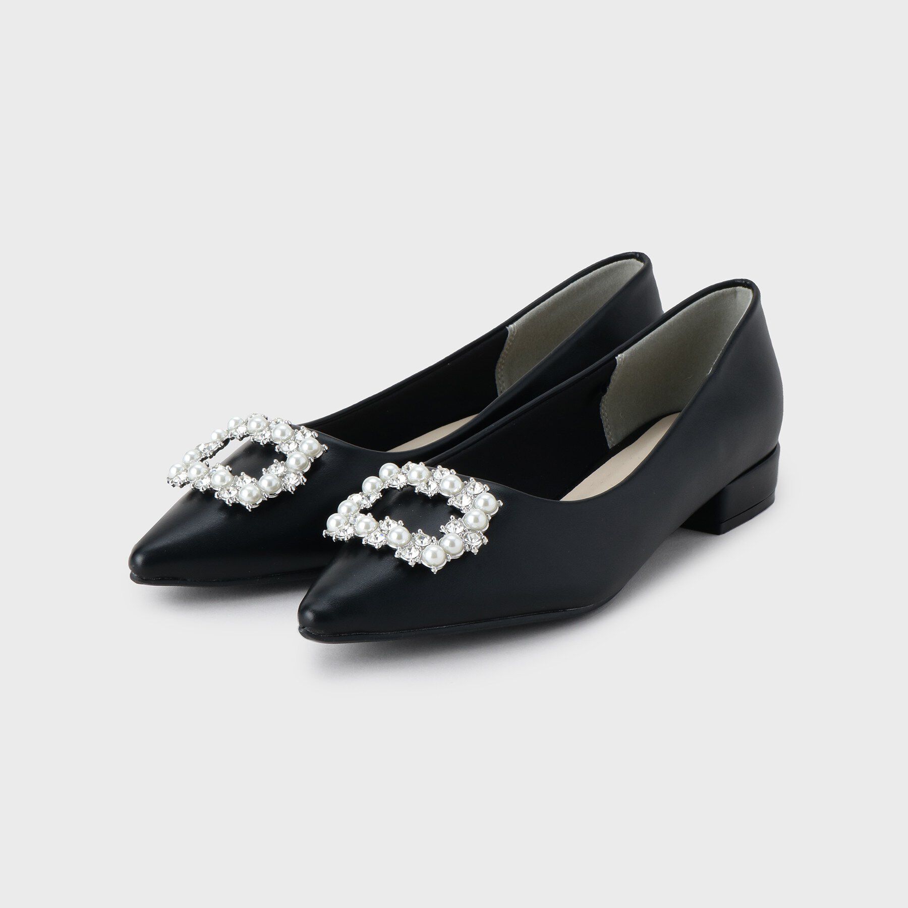 OPAQUE.CLIP「デザインバックル付ポインテッドフラットパンプス」|パンプス|ブラック(619)