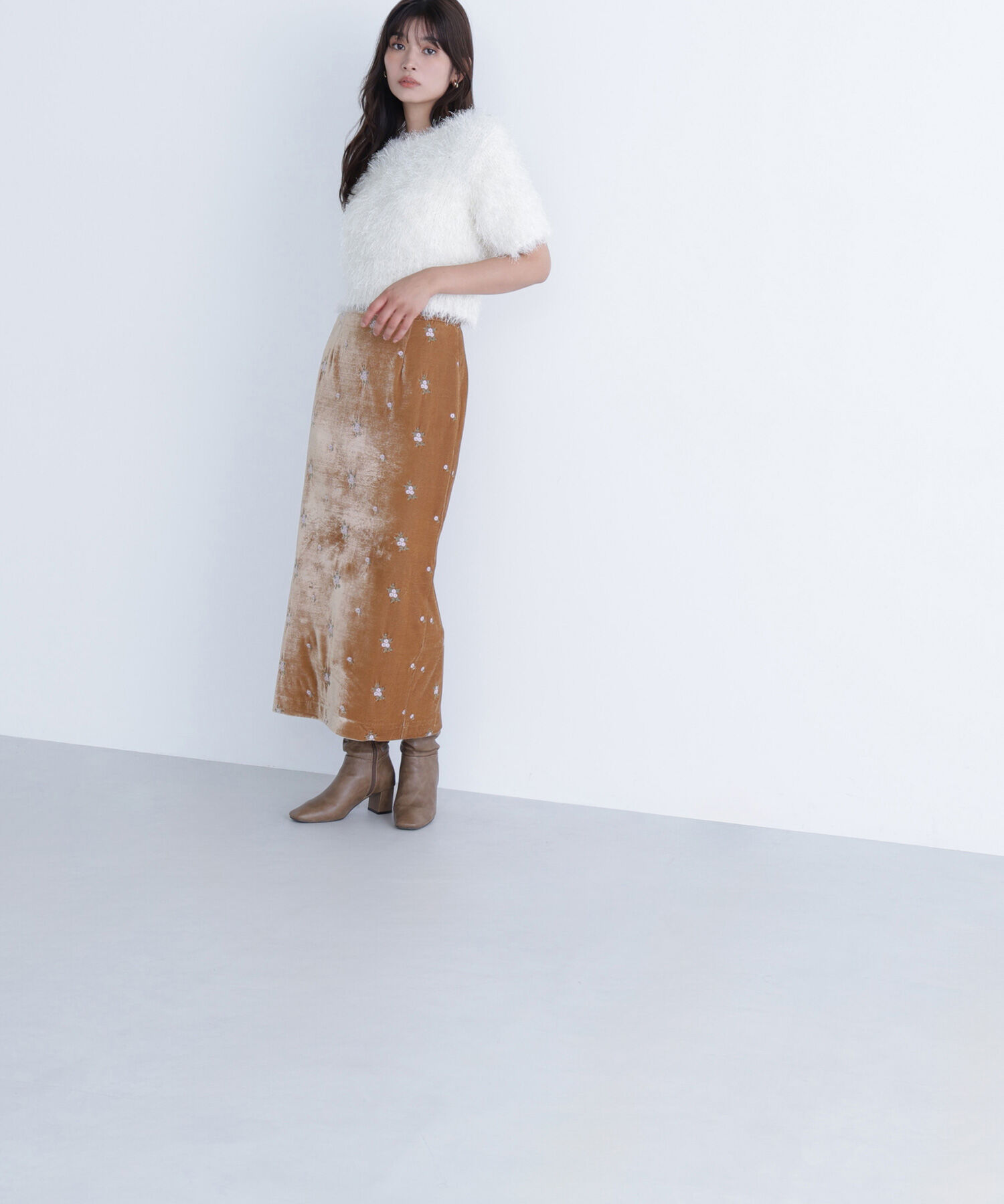 「フラワー刺繍ベロアスカート」|スカート|