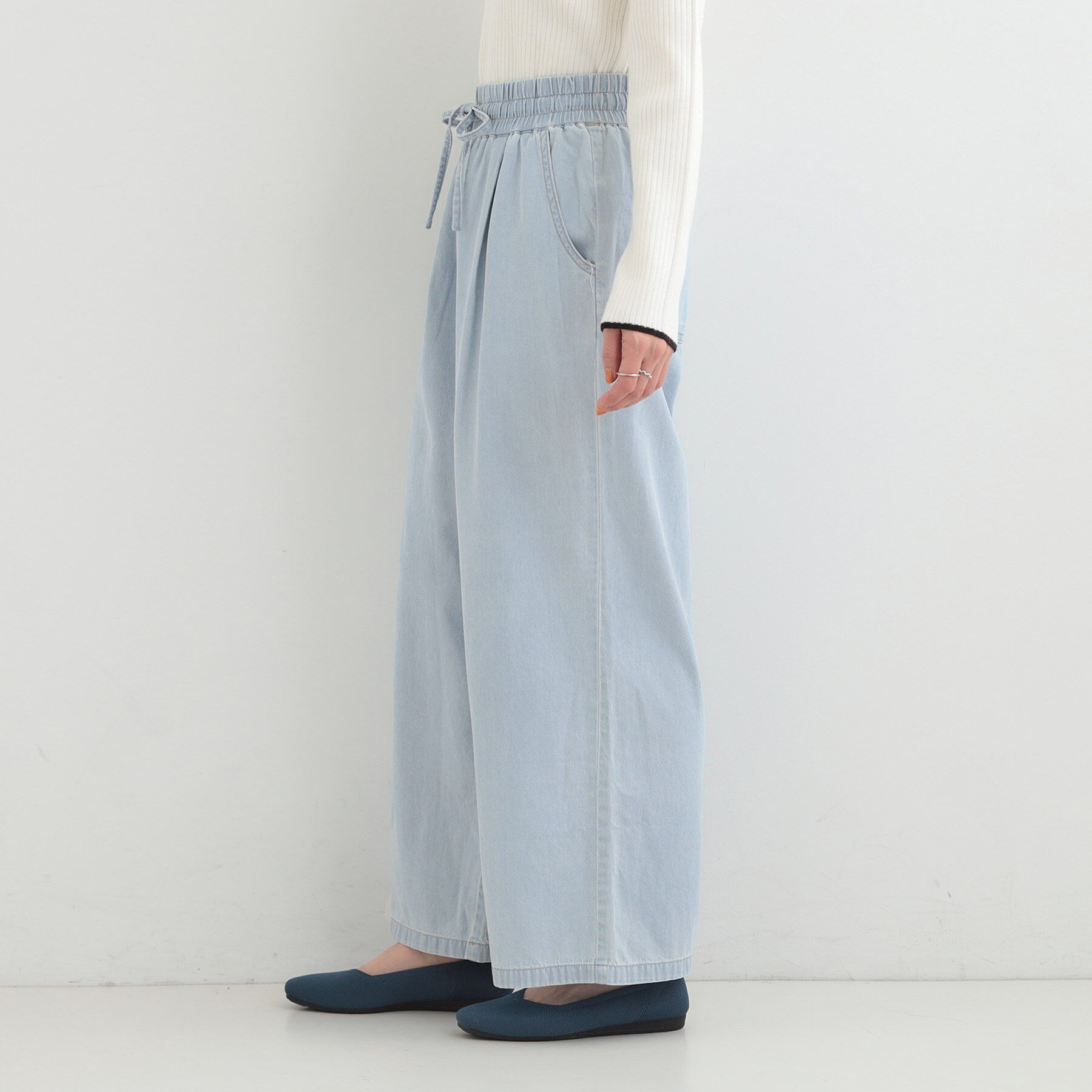 SHOO･LA･RUE「【ライトオンスデニム/着丈選べる】らくらくデニムイージーワイドパンツ」|デニム|