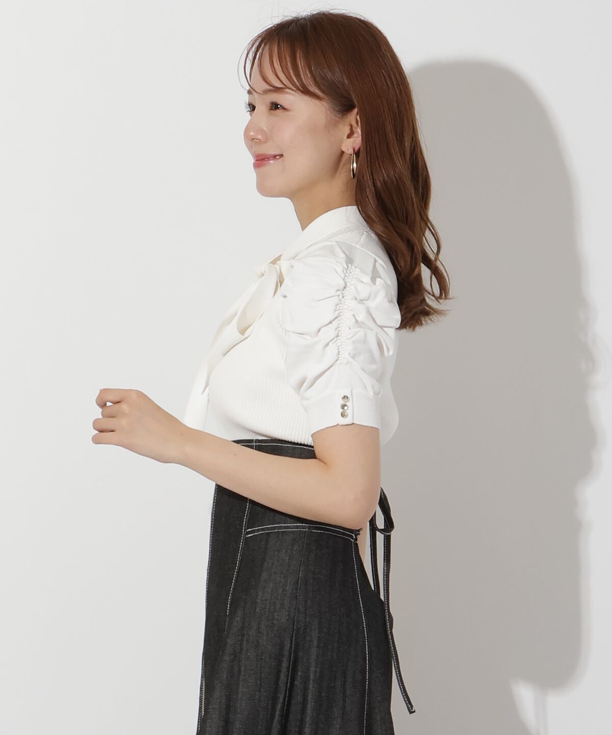 アンドクチュール「袖ギャザーボウタイ付き半袖ニットプルオーバー」|ニット・セーター|