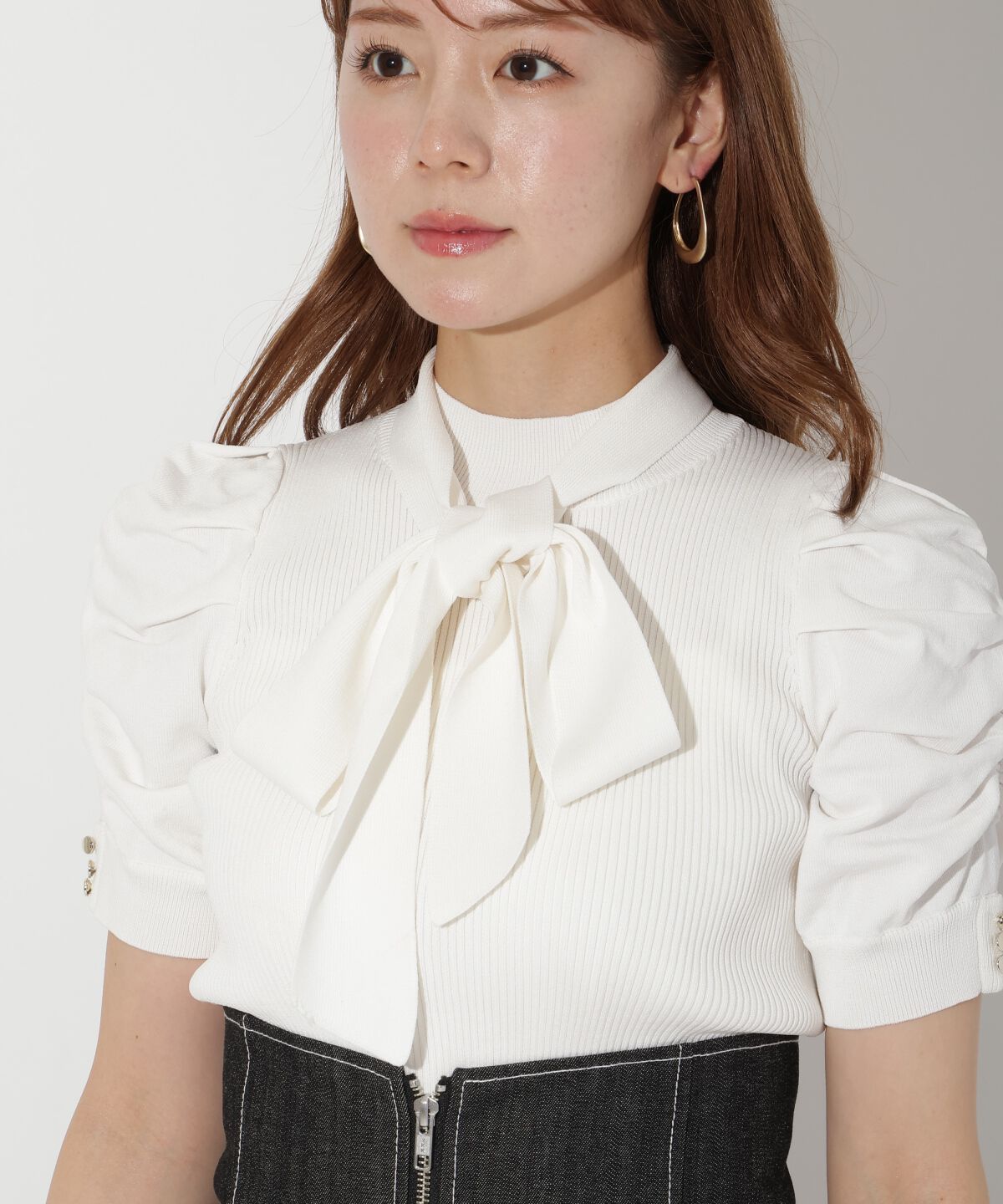 アンドクチュール「袖ギャザーボウタイ付き半袖ニットプルオーバー」|ニット・セーター|