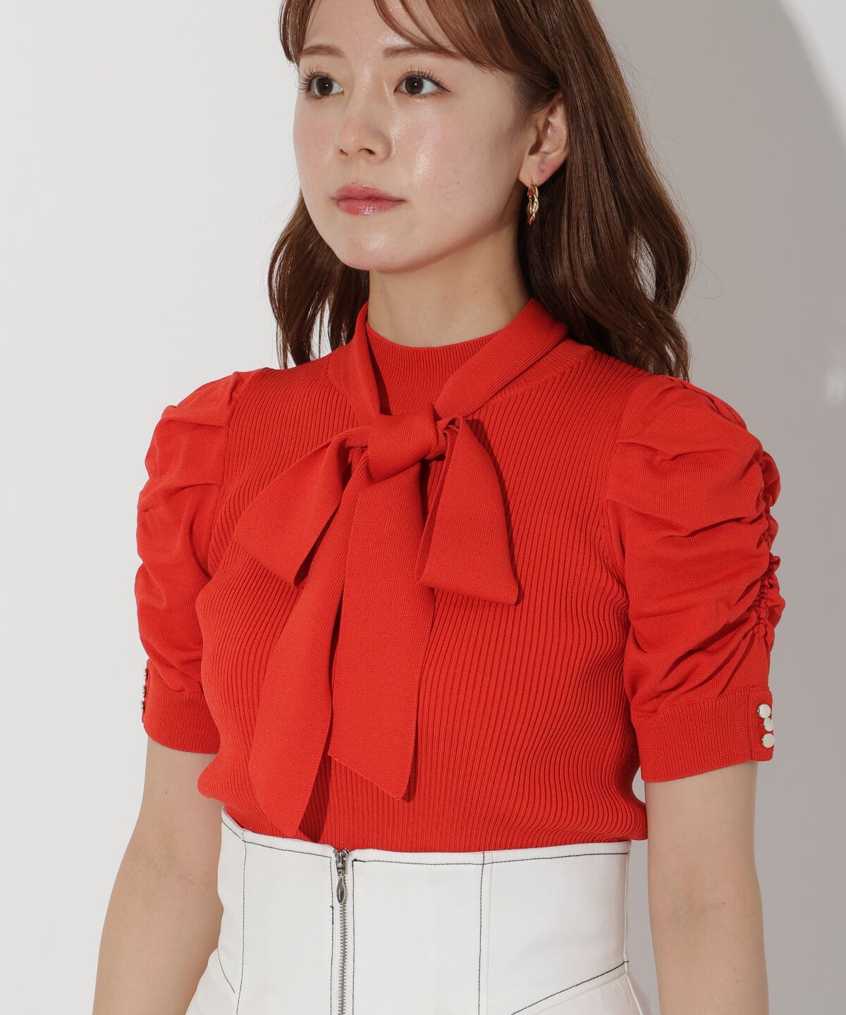 アンドクチュール「袖ギャザーボウタイ付き半袖ニットプルオーバー」|ニット・セーター|