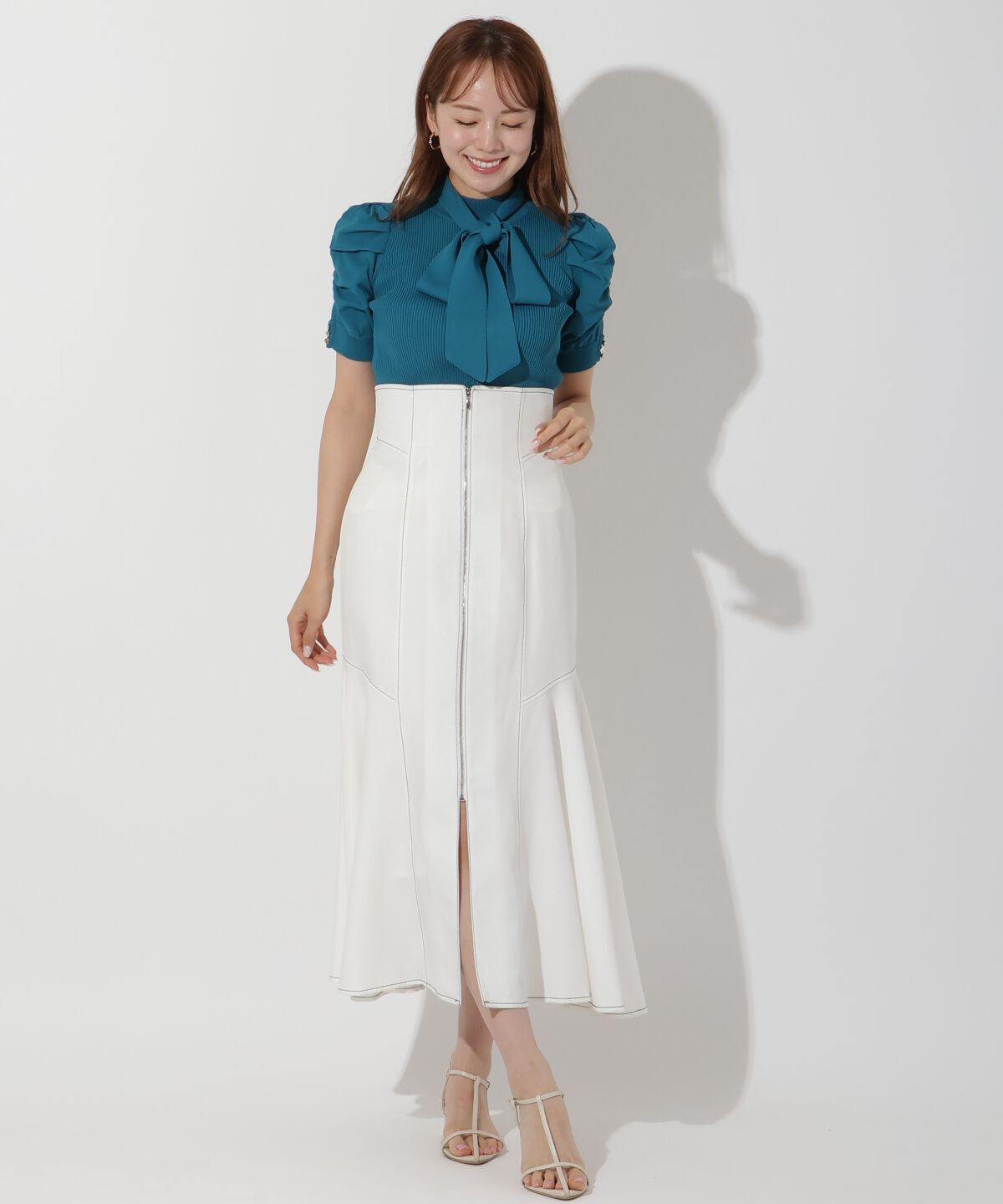 アンドクチュール「袖ギャザーボウタイ付き半袖ニットプルオーバー」|ニット・セーター|