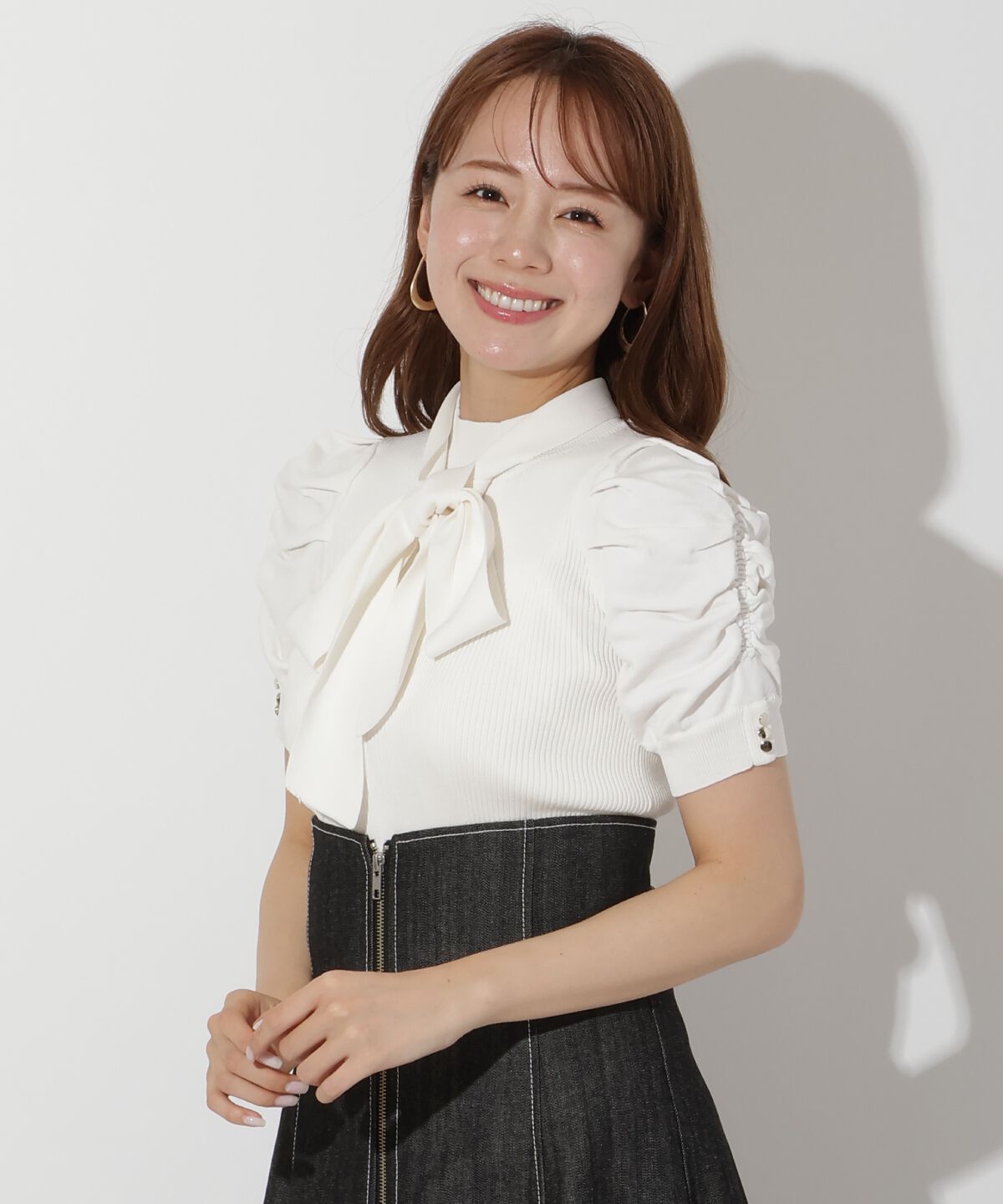 アンドクチュール「袖ギャザーボウタイ付き半袖ニットプルオーバー」|ニット・セーター|