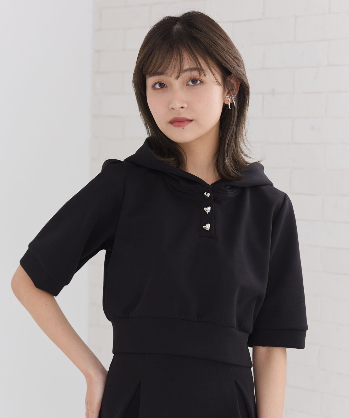 REDYAZEL「ハートボタンショートフーディー」|パーカー|ブラック