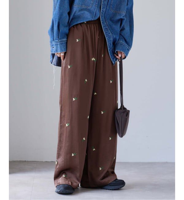 OUTDOOR PRODUCTS Usual Things「フラワーエンブロイダリーサテンイージーパンツ」|スラックス|ブラウン