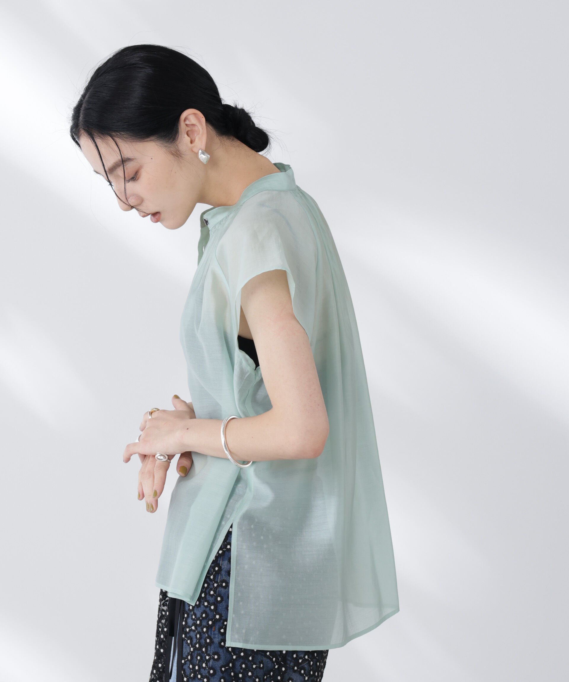 nano･universe「シアーサテンスタンドカラーブラウス」|シャツ・ブラウス|