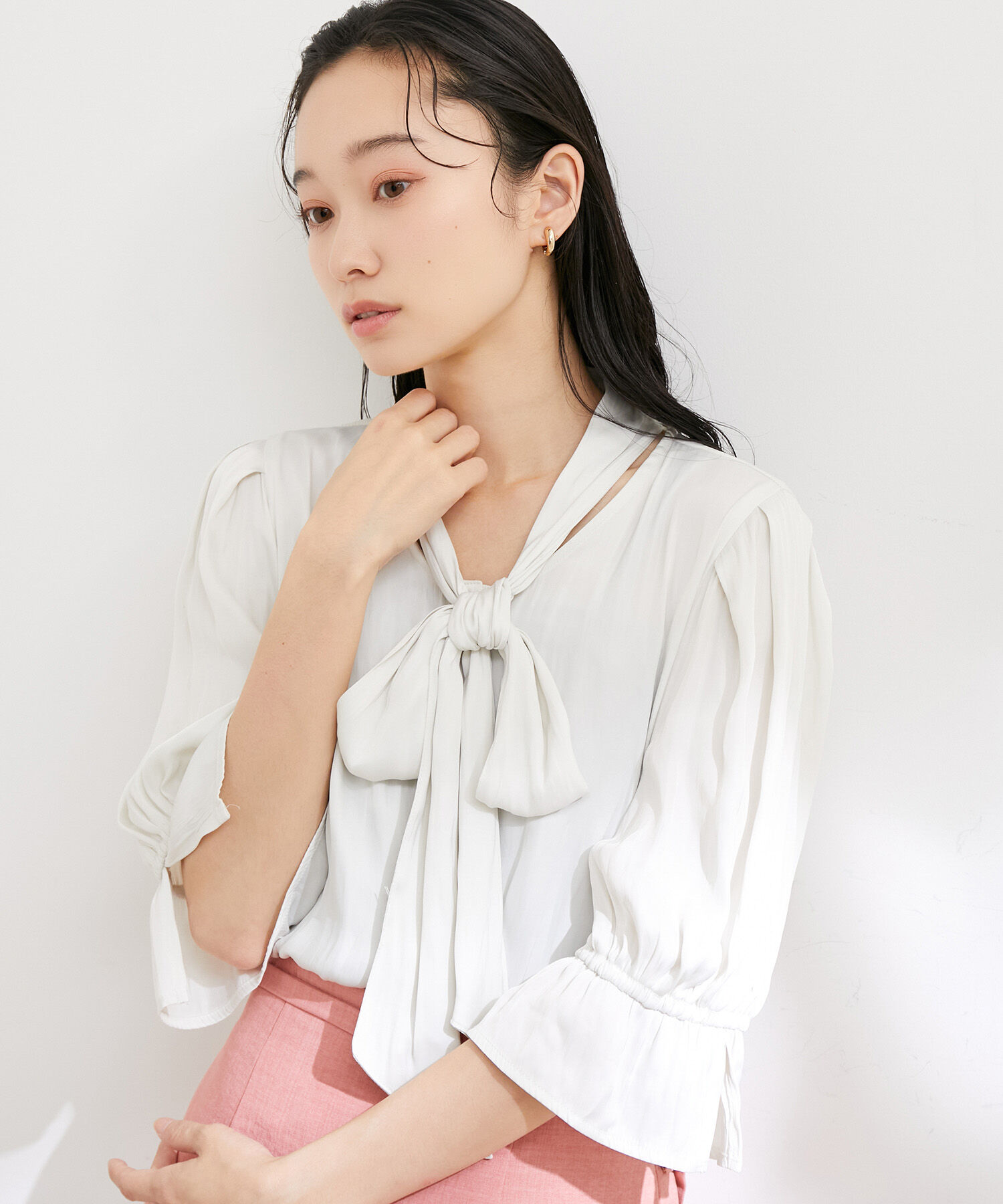 VIS「【選べる素材】アソートボウタイリボンブラウス」|シャツ・ブラウス|