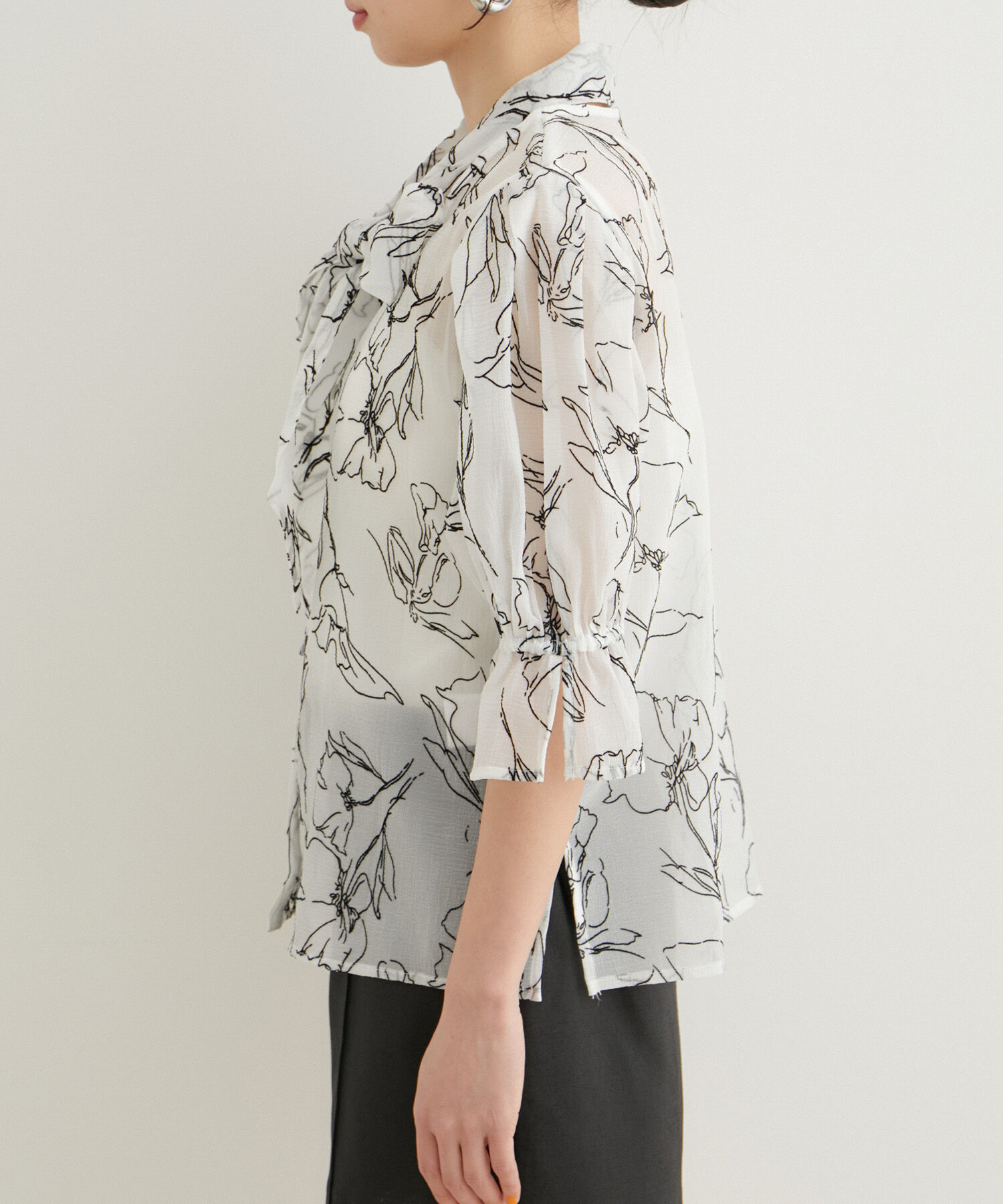 VIS「【選べる素材】アソートボウタイリボンブラウス」|シャツ・ブラウス|