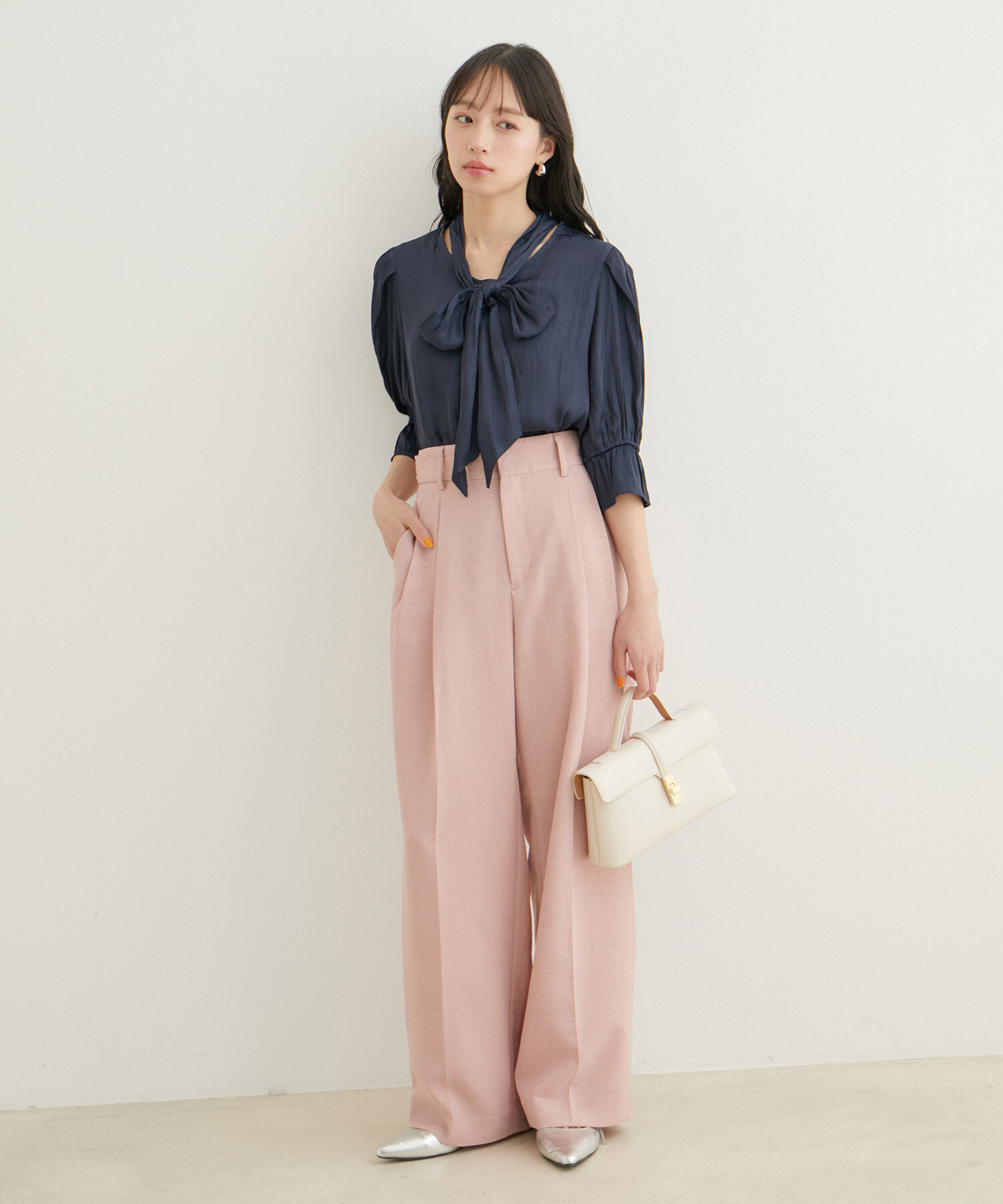 VIS「【選べる素材】アソートボウタイリボンブラウス」|シャツ・ブラウス|