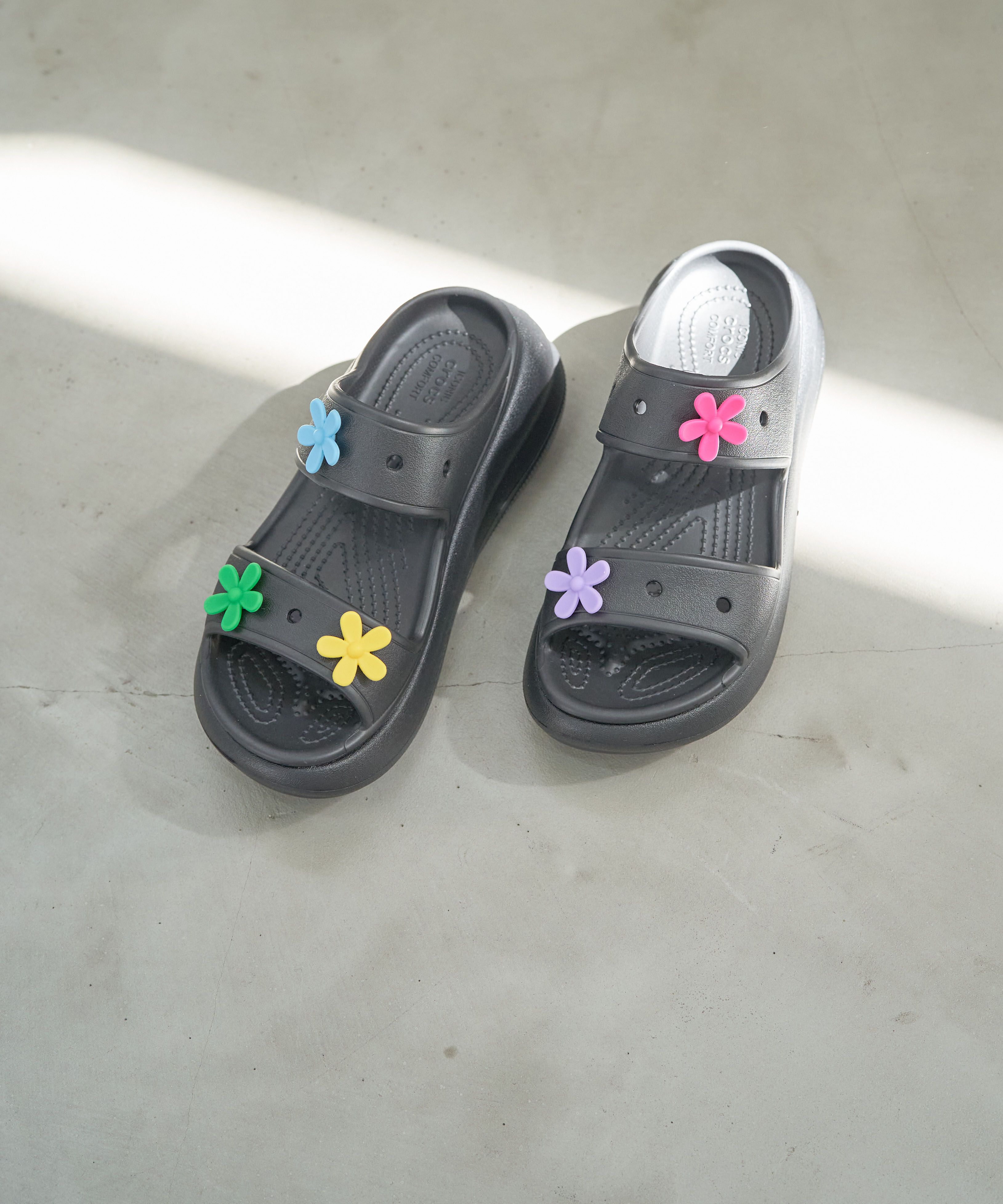Juze「【crocs】 CRUSH SANDAL【WEB限定】」|サンダル|ブラック(01)