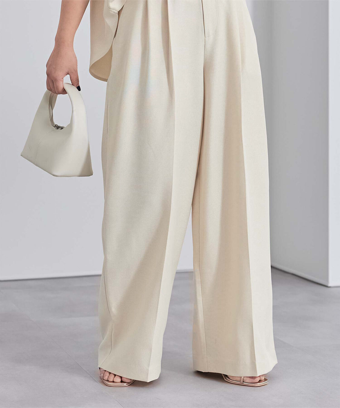 ur's「リネンライクサイドベルトデザインタックワイドパンツ」|スラックス|