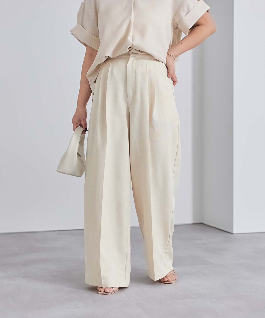 ur's「リネンライクサイドベルトデザインタックワイドパンツ」|スラックス|