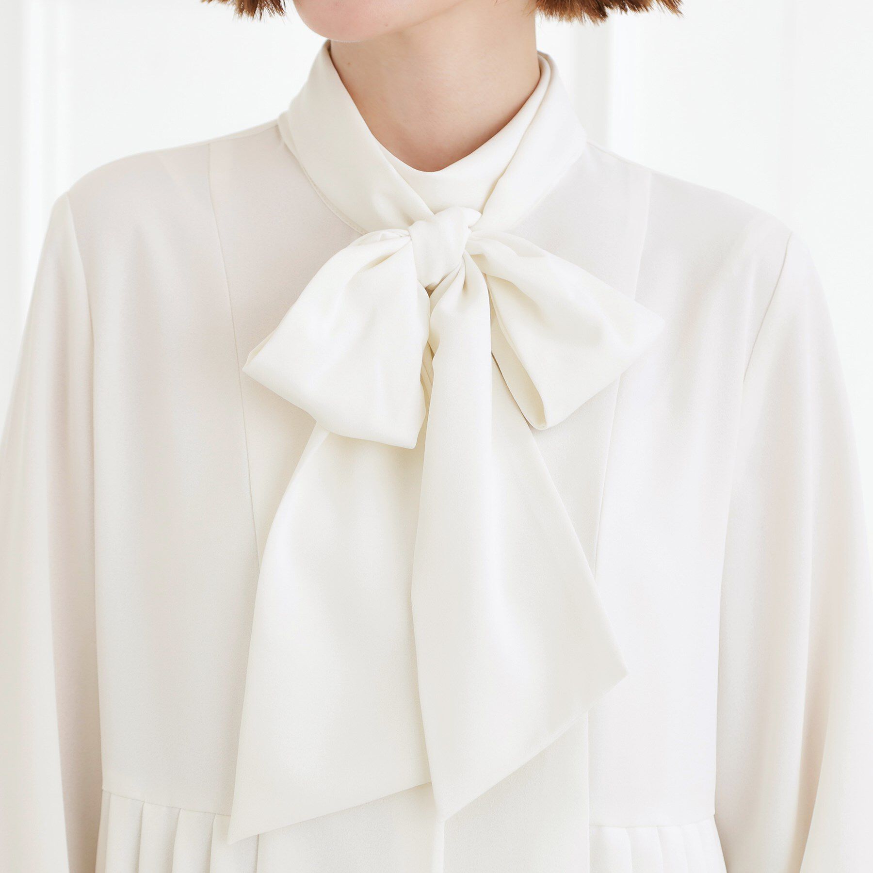 grove「【マシンウォッシュ/防シワ/UVカット】裾プリーツ取り外しボウタイブラウス」|シャツ・ブラウス|