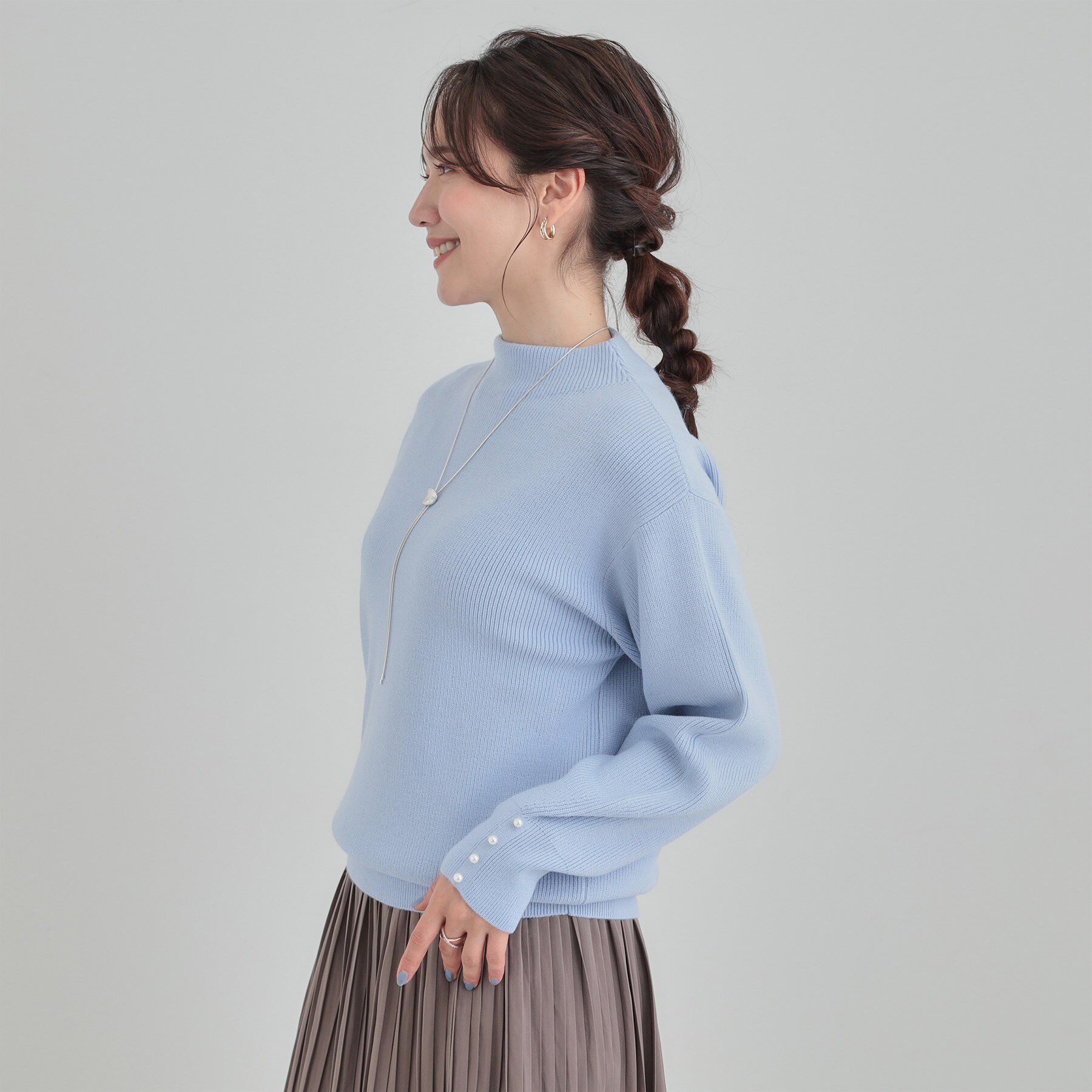 SHOO･LA･RUE「【洗濯機可/S-LL/毛玉になりにくい】お袖パールで上品な ハイネックニット」|ニット・セーター|