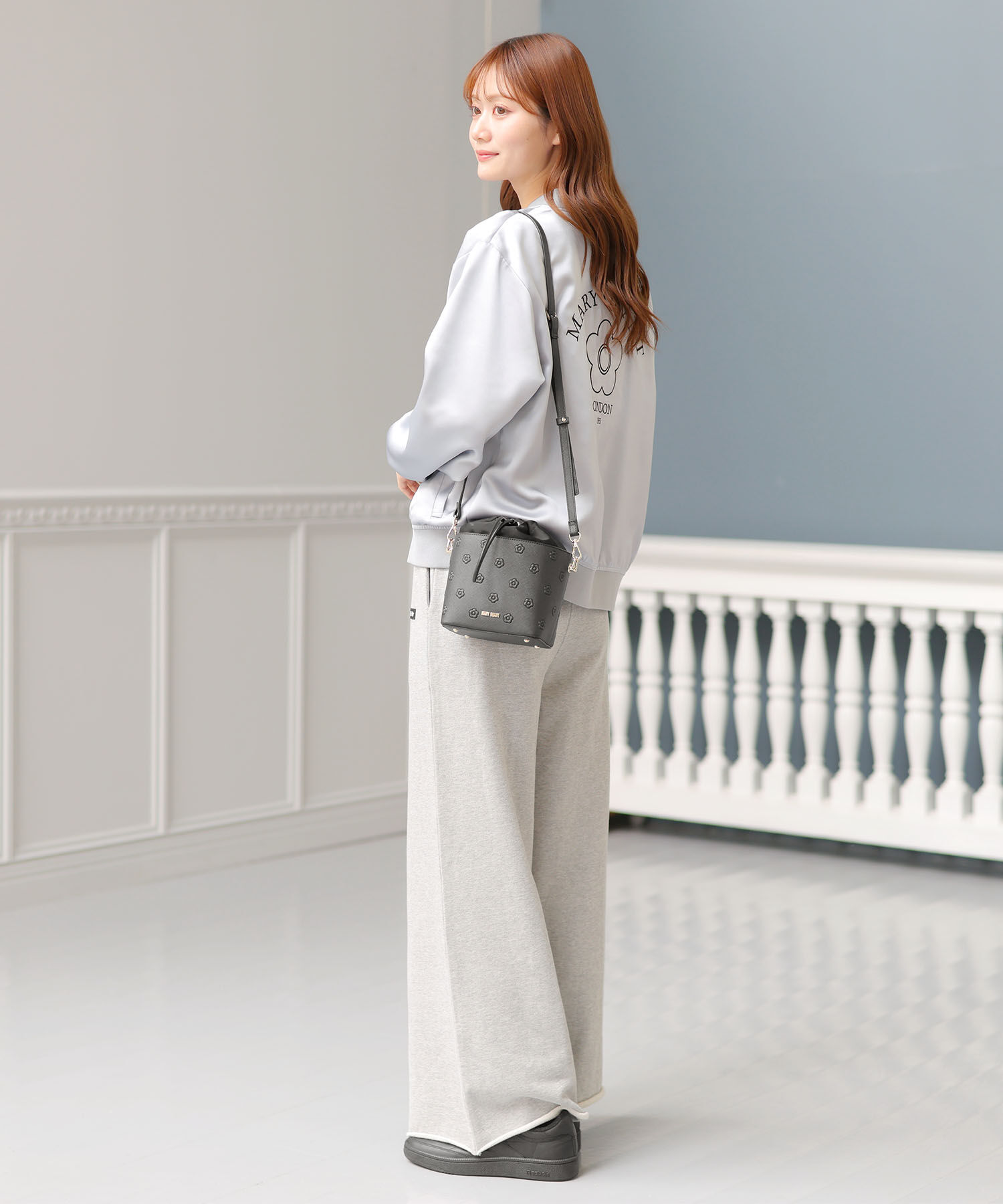 MARY QUANT「シンプルエンボスデイジー ドロストショルダー」|ショルダー・メッセンジャー|