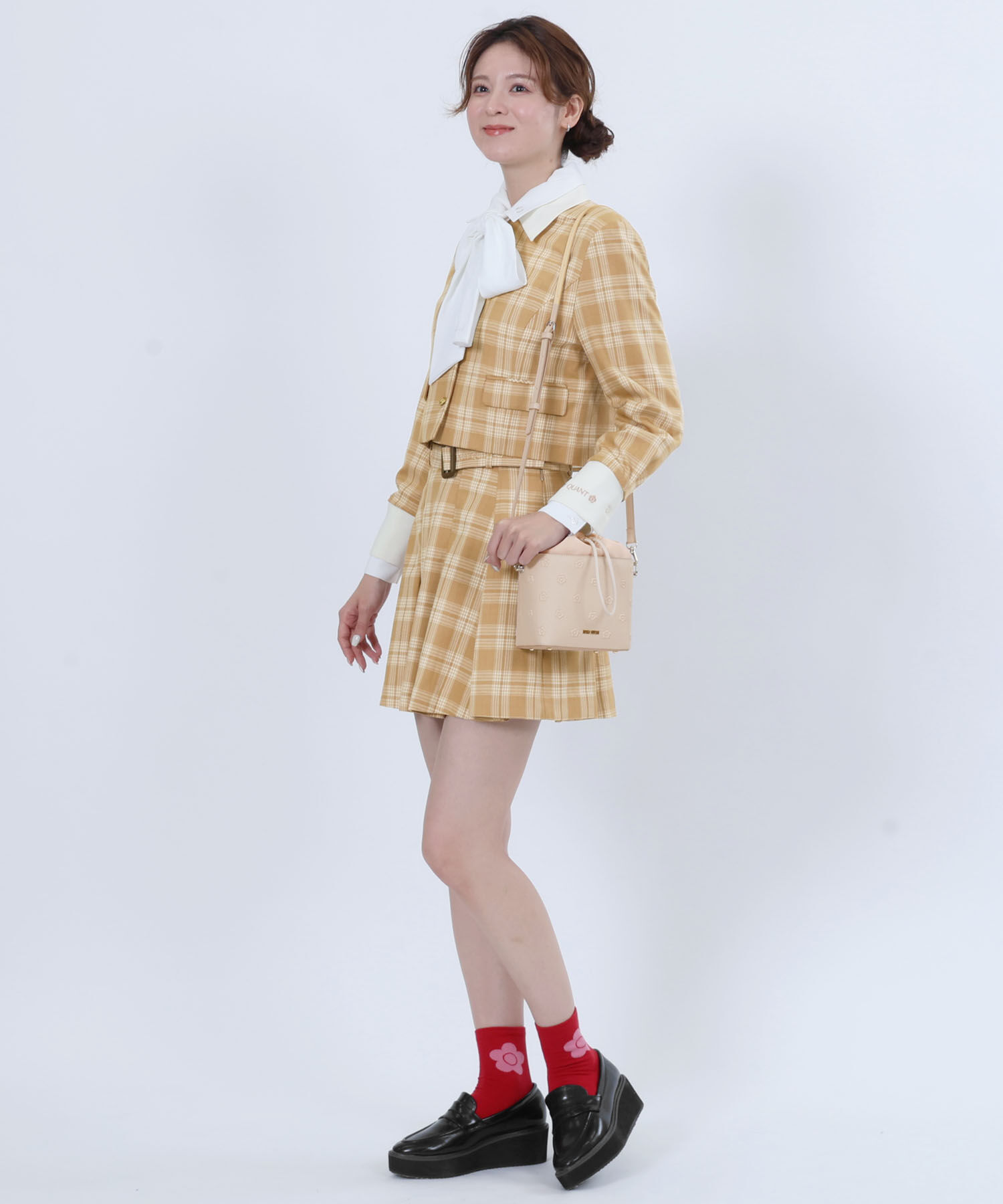 MARY QUANT「シンプルエンボスデイジー ドロストショルダー」|ショルダー・メッセンジャー|