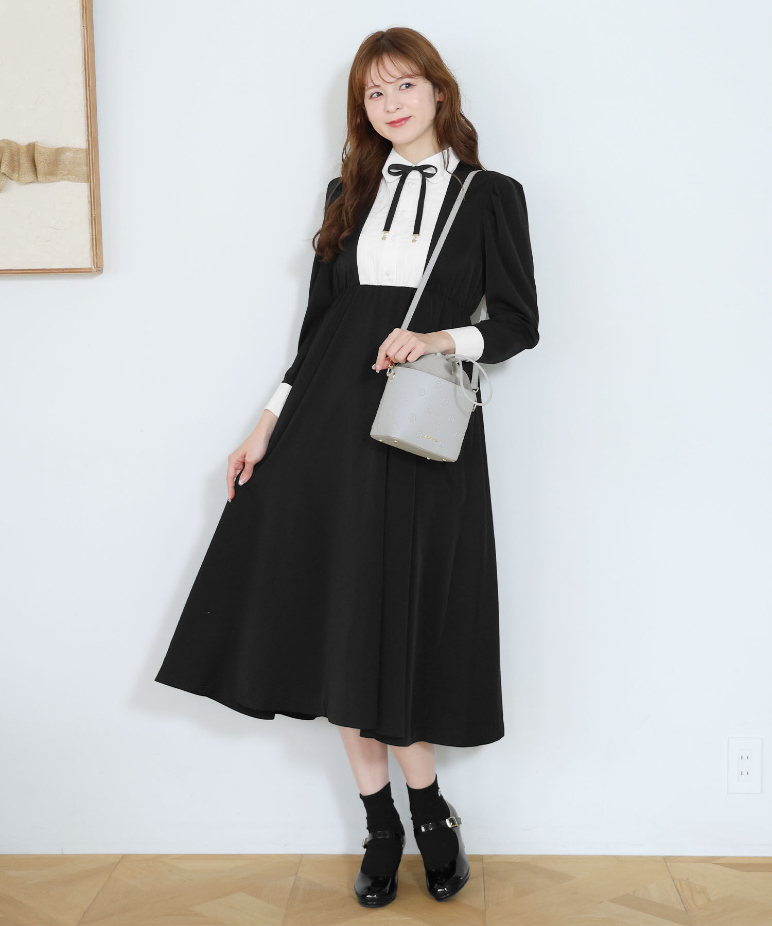 MARY QUANT「シンプルエンボスデイジー ドロストショルダー」|ショルダー・メッセンジャー|