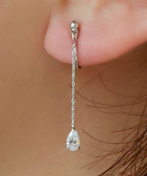 colleca la「ループフィット・小粒ストーンのチェーンイヤリング」|イヤリング|