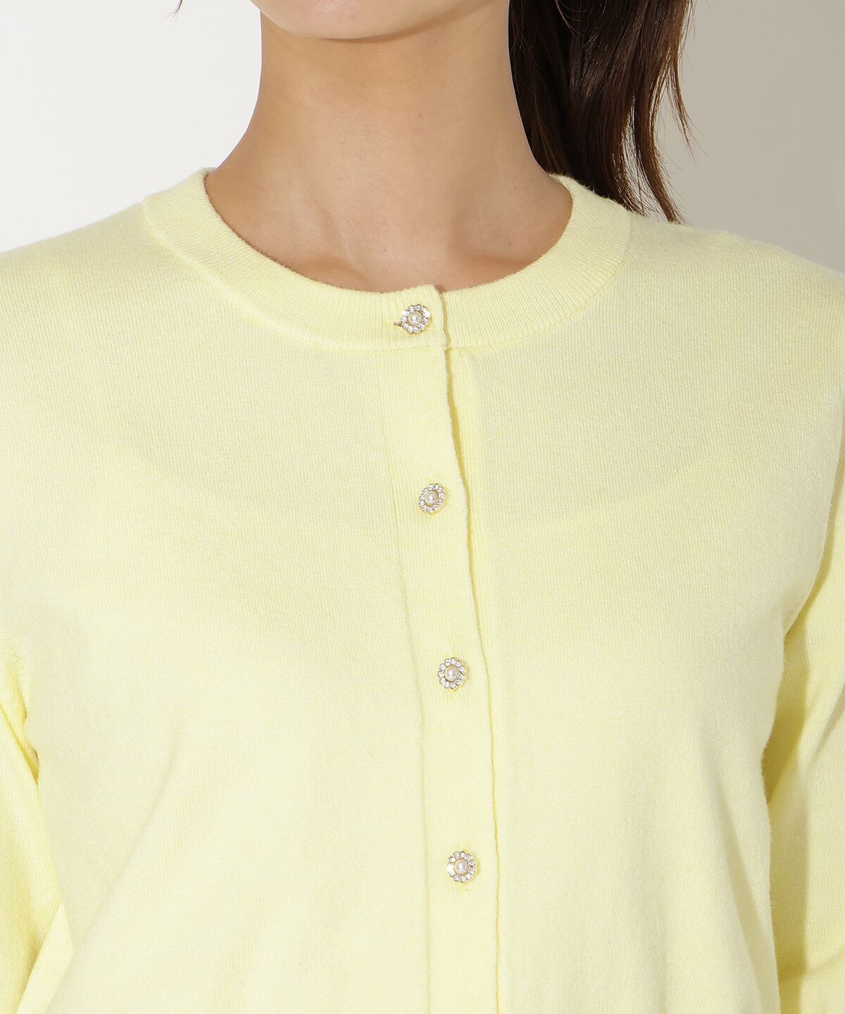 アンドクチュール「ビジューボタンクルーネックカーディガン」|カーディガン|