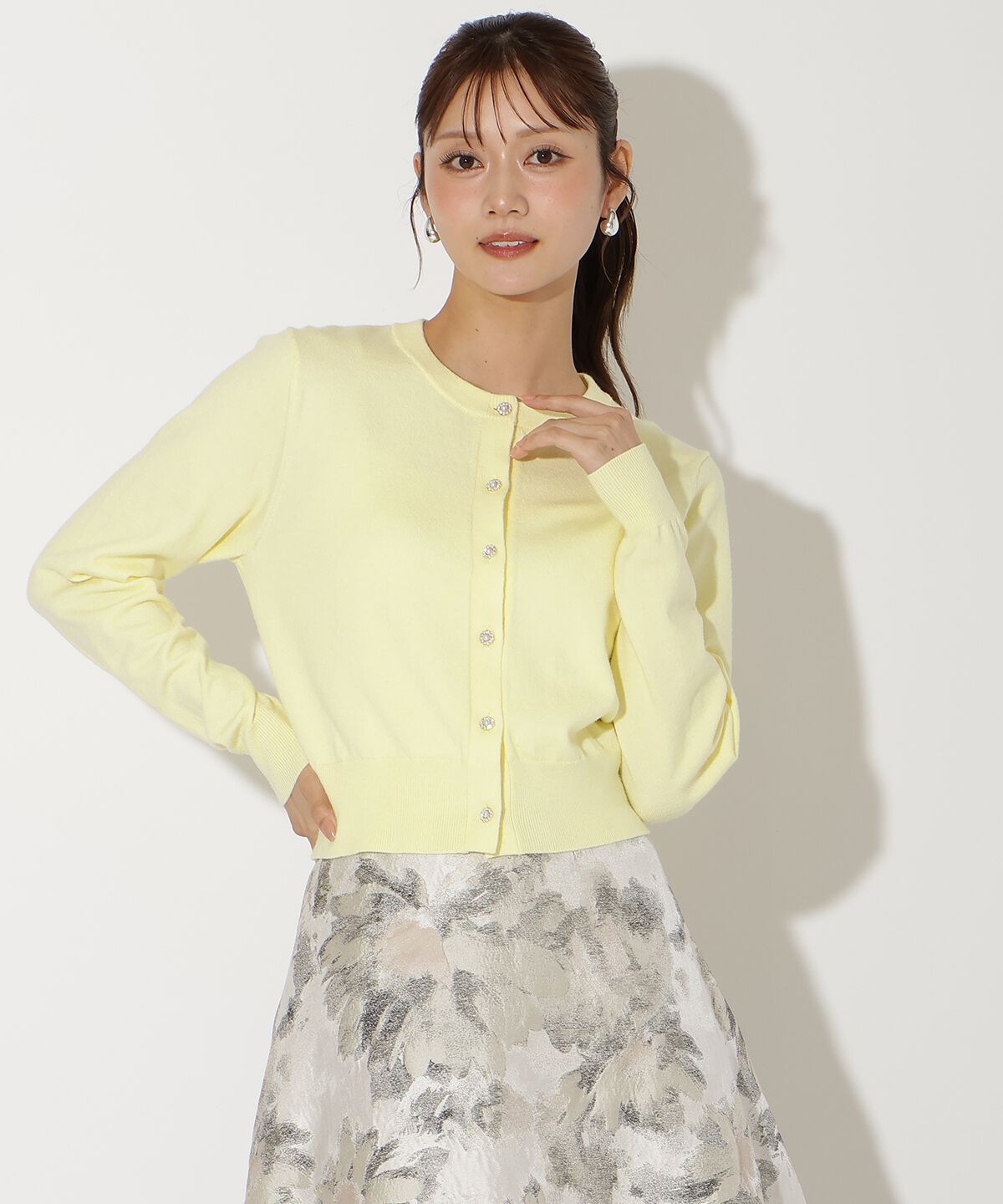 アンドクチュール「ビジューボタンクルーネックカーディガン」|カーディガン|