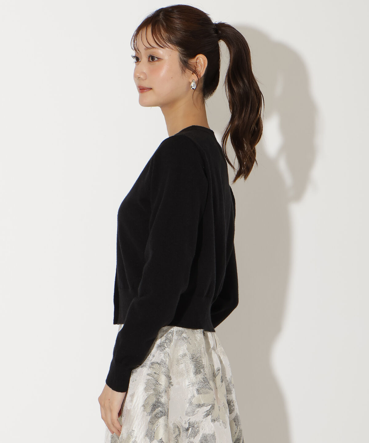 アンドクチュール「ビジューボタンクルーネックカーディガン」|カーディガン|