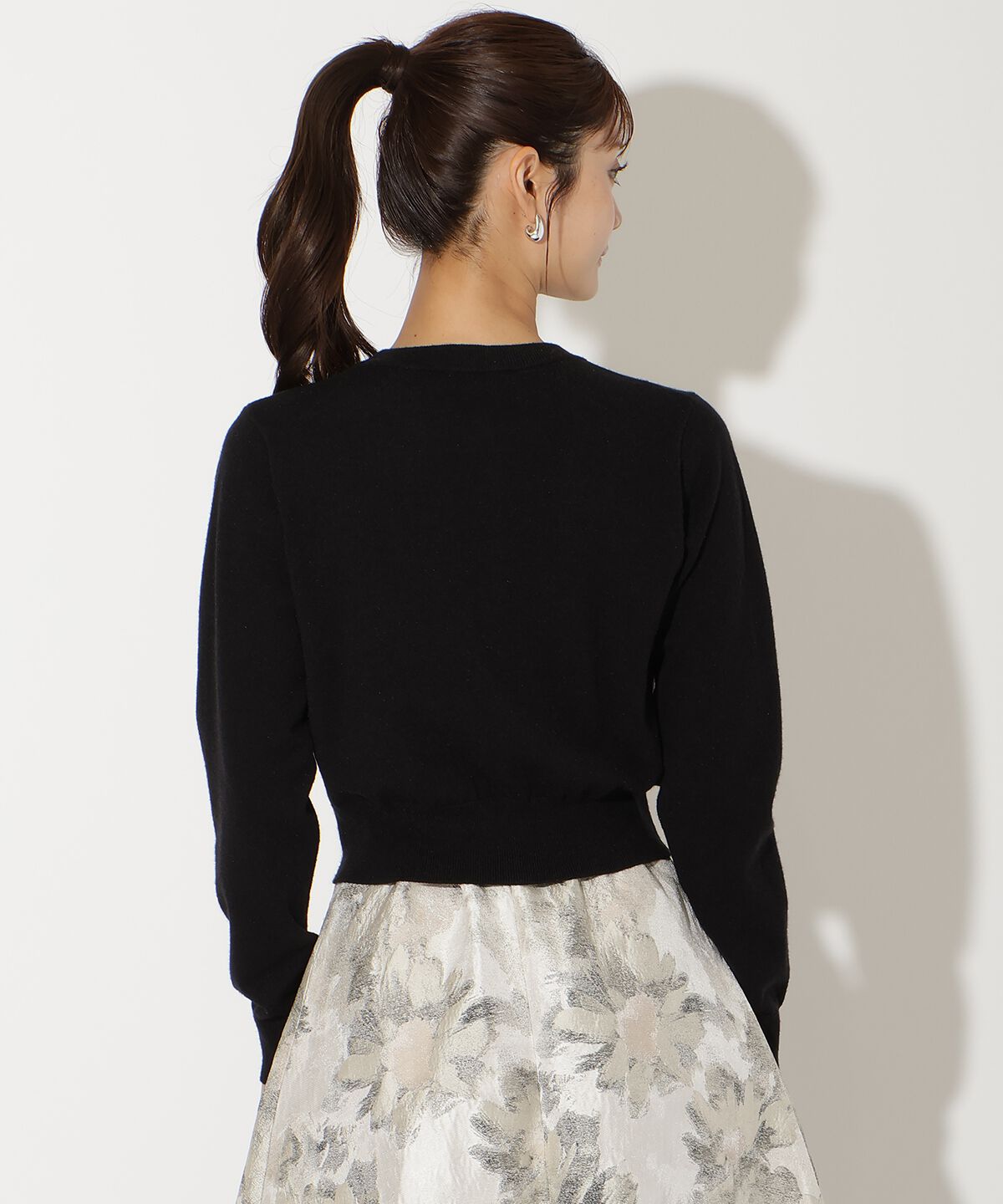 アンドクチュール「ビジューボタンクルーネックカーディガン」|カーディガン|