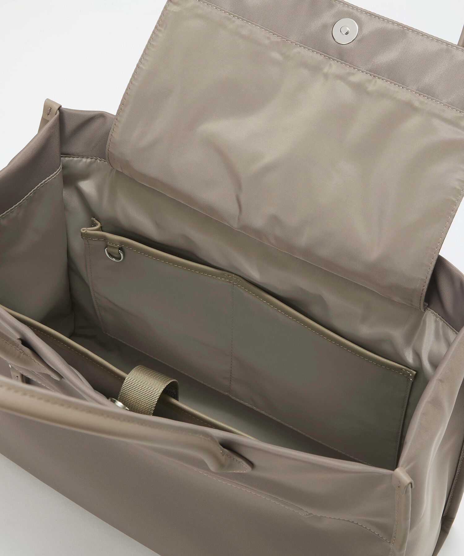 TOPKAPI BREATH「【Breath TOPKAPI】PRIM プリム ナイロン スクエア トートバッグ チャーム付き　A4/ 軽量 」|トートバッグ|