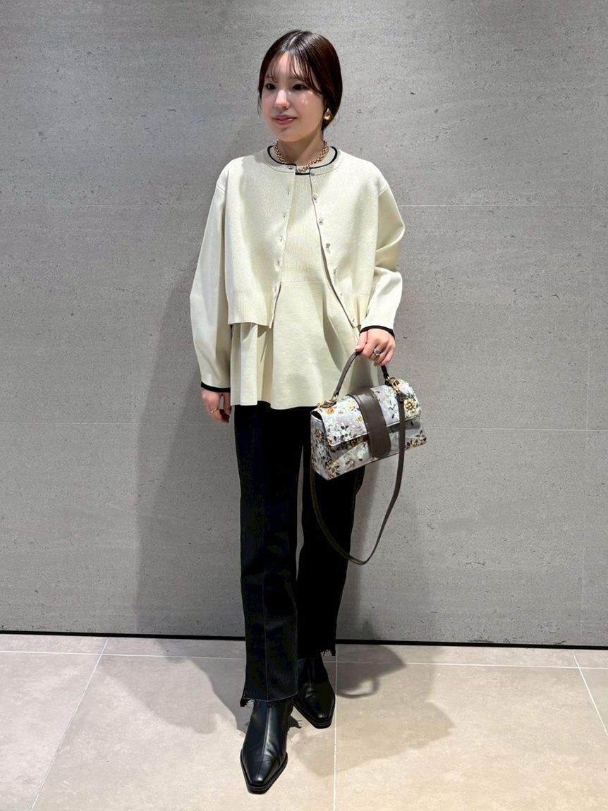 Mila Owen「【USAGI ONLINE・ZOZOTOWN限定カラー】フォルムアンサンブルくるみ釦ショートカーデ」|カーディガン|