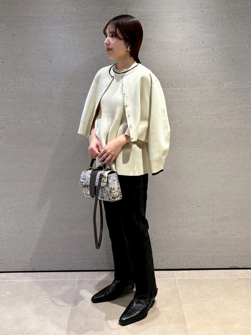 Mila Owen「【USAGI ONLINE・ZOZOTOWN限定カラー】フォルムアンサンブルくるみ釦ショートカーデ」|カーディガン|