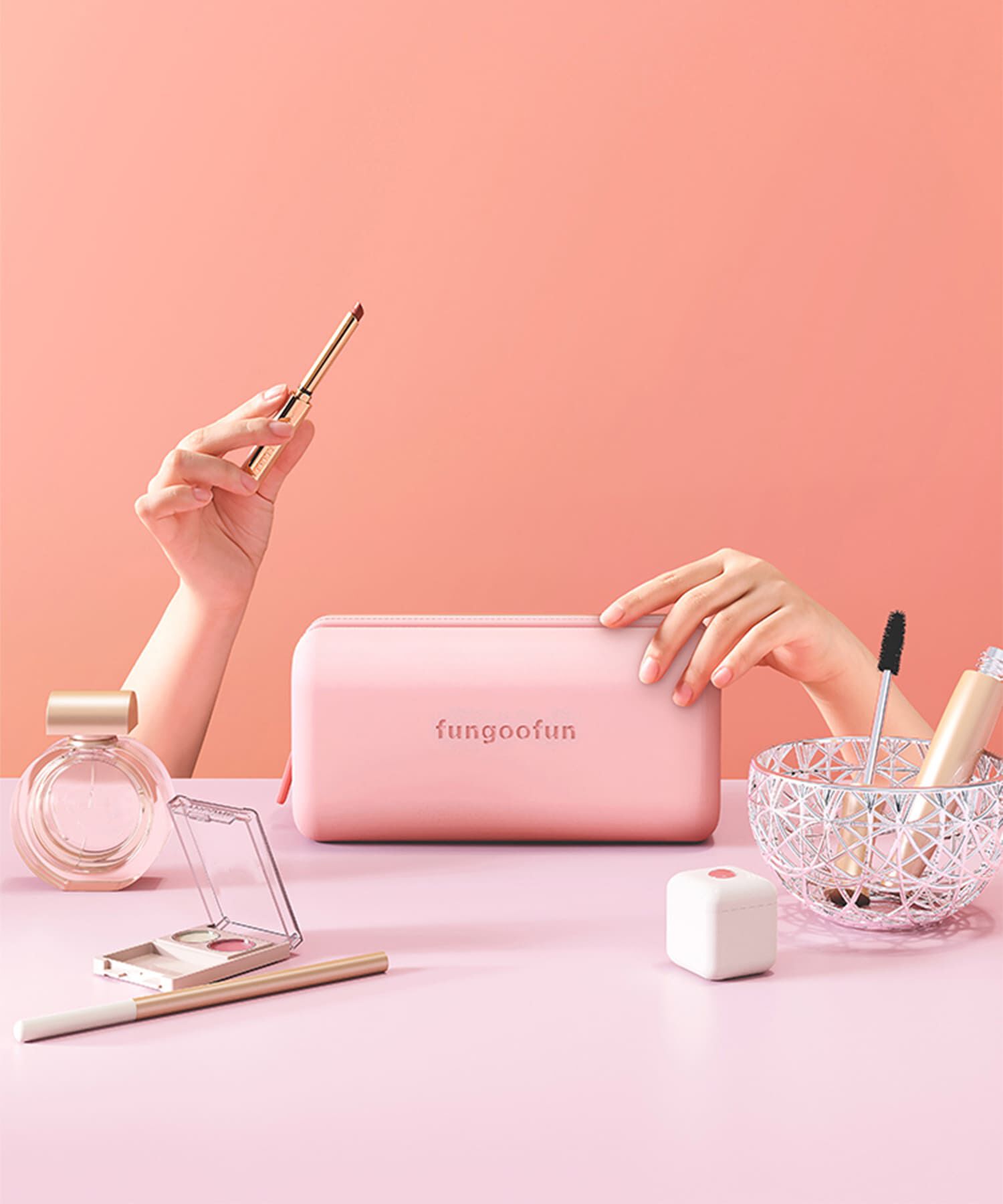 fungoofun「【WEB限定】EVA長方形マルチポーチ/G-0021 ポーチ 人気 トレンド 売れてる 軽量 柔らかい」|ハンドバッグ|PINK