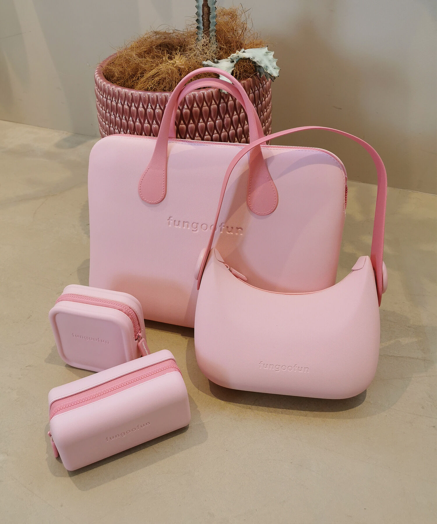 fungoofun「【WEB限定】EVA長方形マルチポーチ/G-0021 ポーチ 人気 トレンド 売れてる 軽量 柔らかい」|ハンドバッグ|