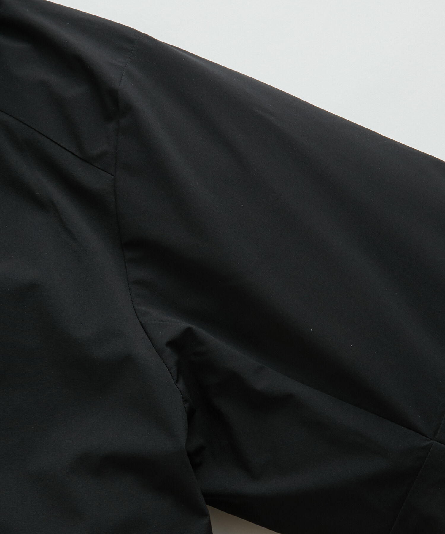 ADAM ET ROPE'「【ALLIED】700FP ショート フーディー ダウンジャケット / ユニセックス」|ダウン|