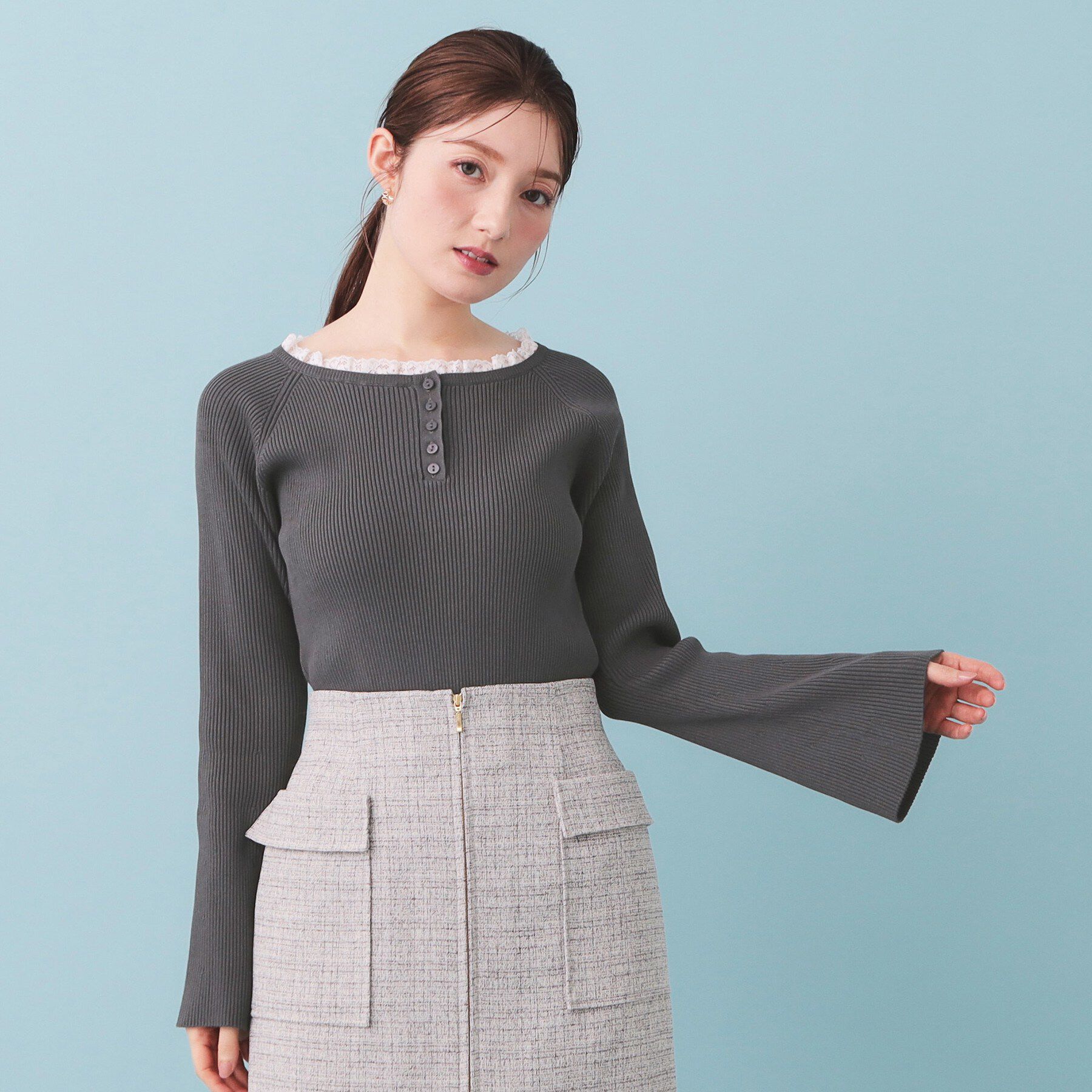 index「ヘンリーネックフレアスリーブニット【洗濯機OK】」|ニット・セーター|チャコールグレー(0