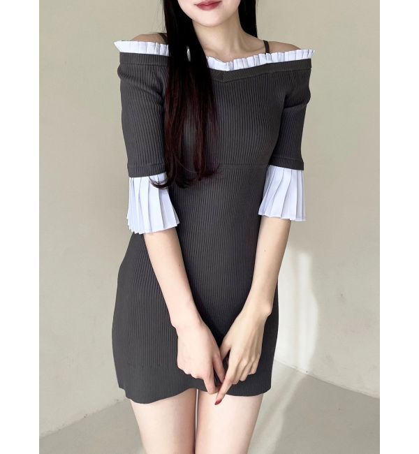 MERCURYDUO「異素材プリーツオフショルミニニットワンピース」|ワンピース|チャコールグレー