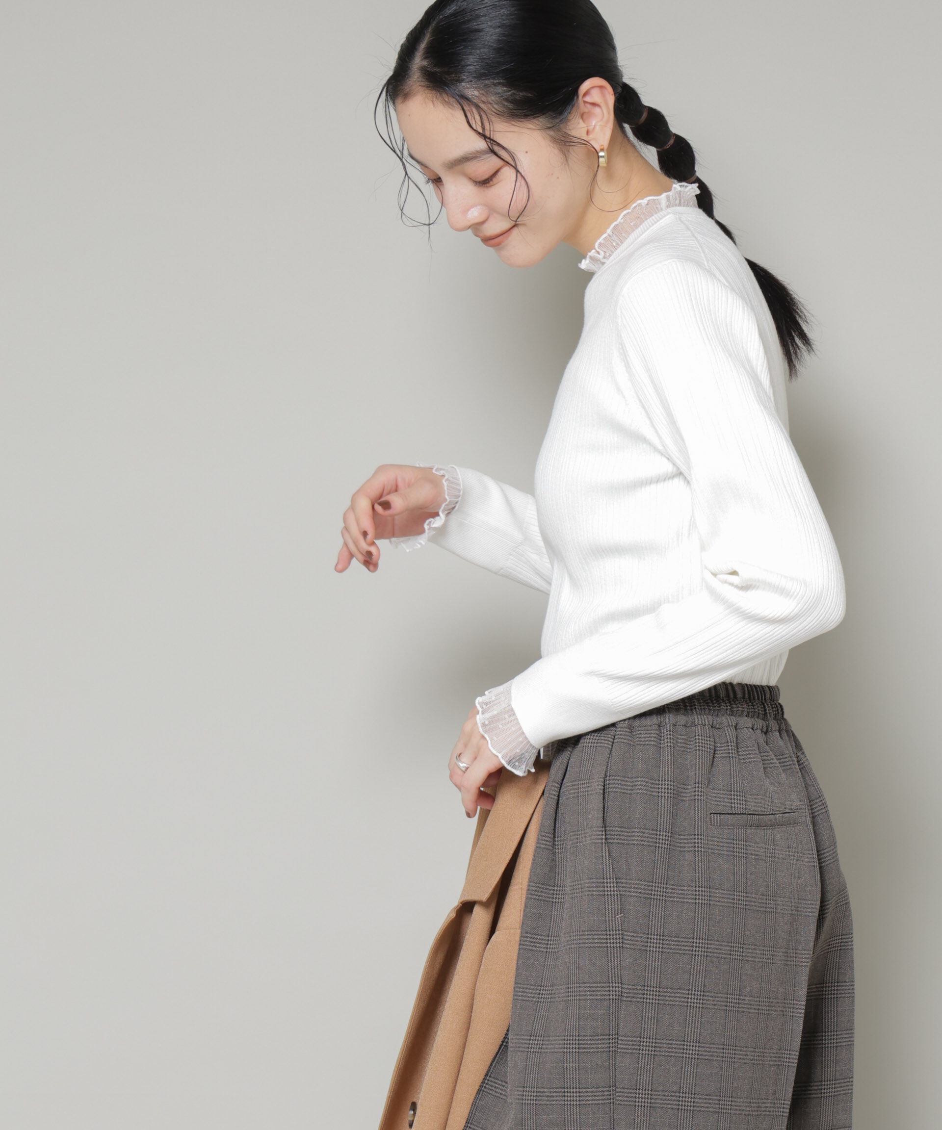 nano･universe「ホホバオイル加工チュールフリル付きランダムリブニット」|ニット・セーター|