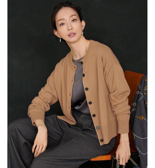 23区「【見上愛さん着用/STORY掲載】ピュアカシミヤ クルーネック カーディガン」|カーディガン|キャメル系
