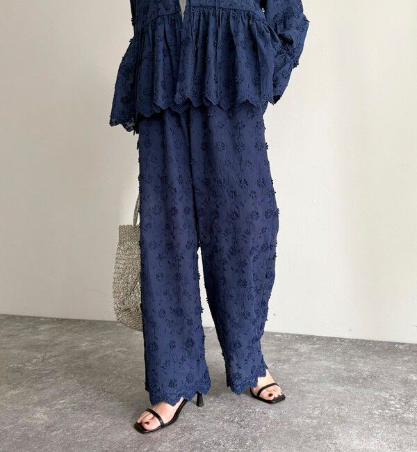 fredy emue「3D刺繍スカラップイージーパンツ」|チノ|