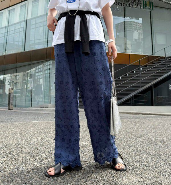 fredy emue「3D刺繍スカラップイージーパンツ」|チノ|